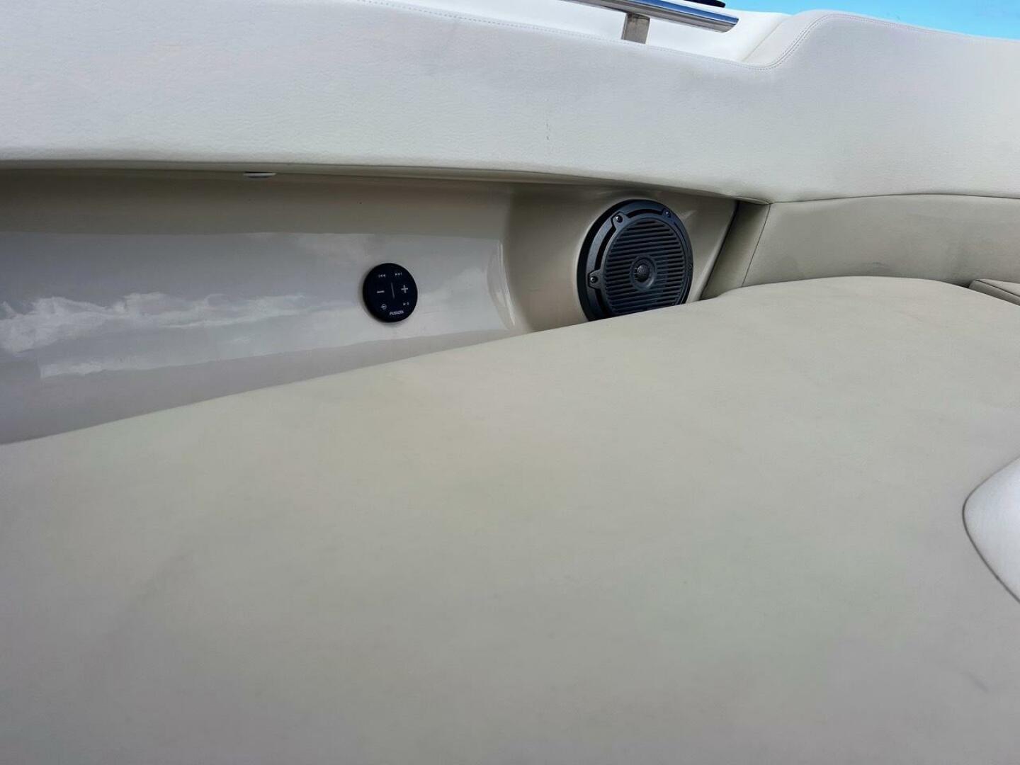 2021 Boston Whaler 320 Vantage - Image 20