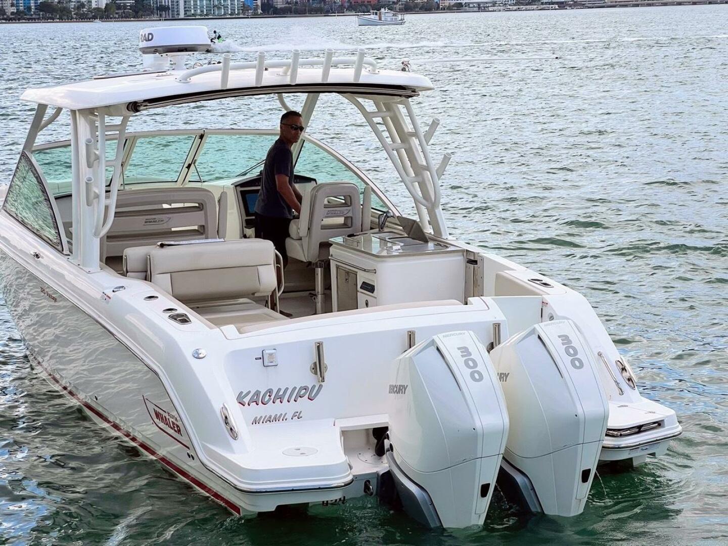 2021 Boston Whaler 320 Vantage - Image 2