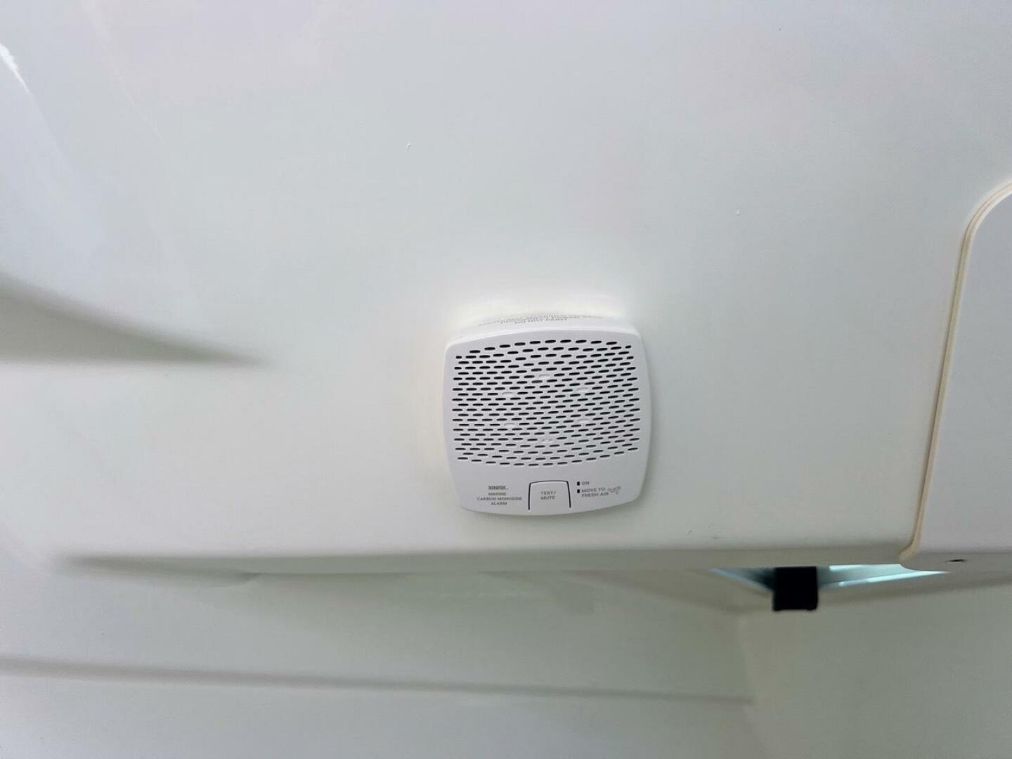 2021 Boston Whaler 320 Vantage - Image 21