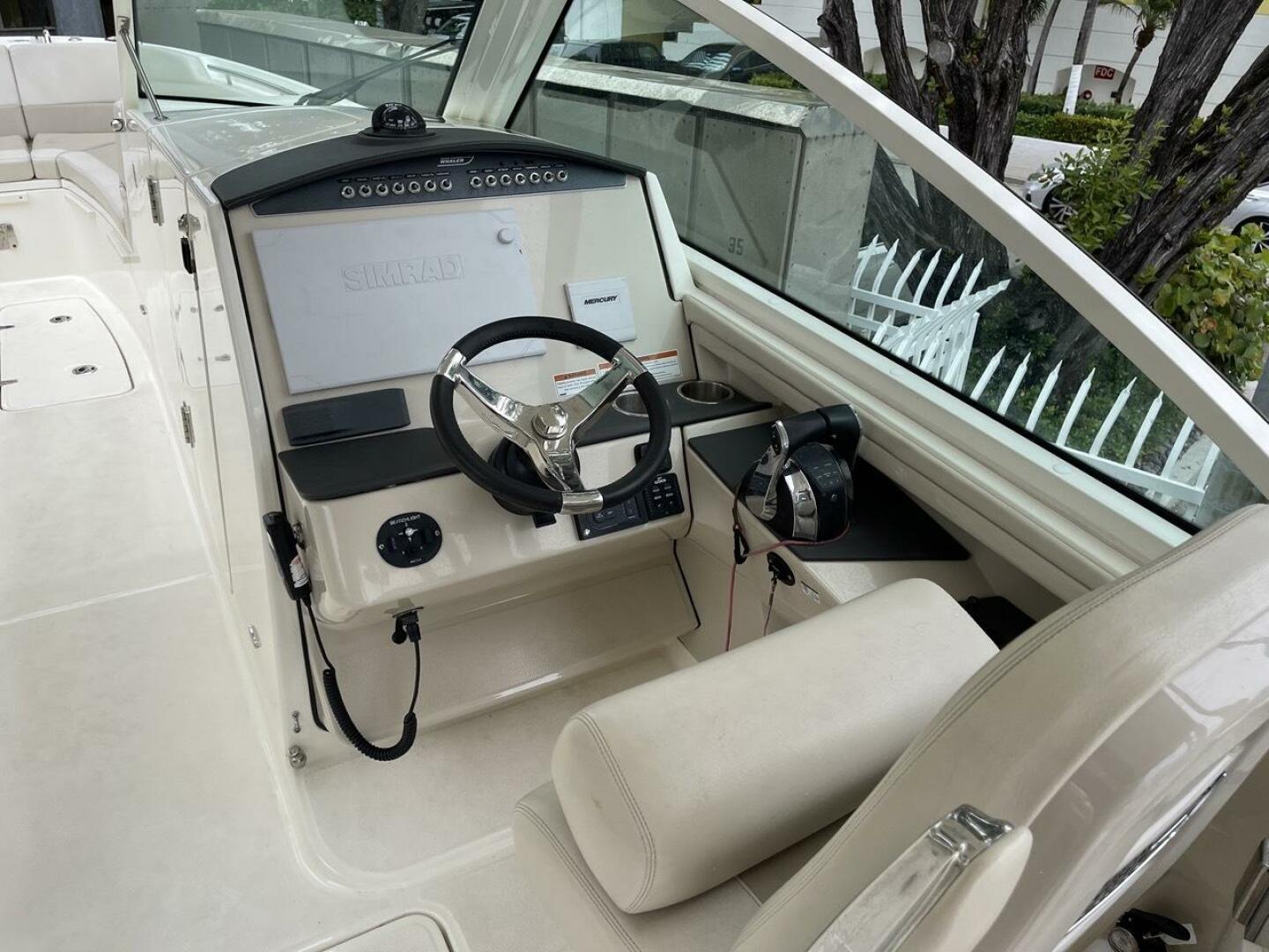 2021 Boston Whaler 320 Vantage - Image 10