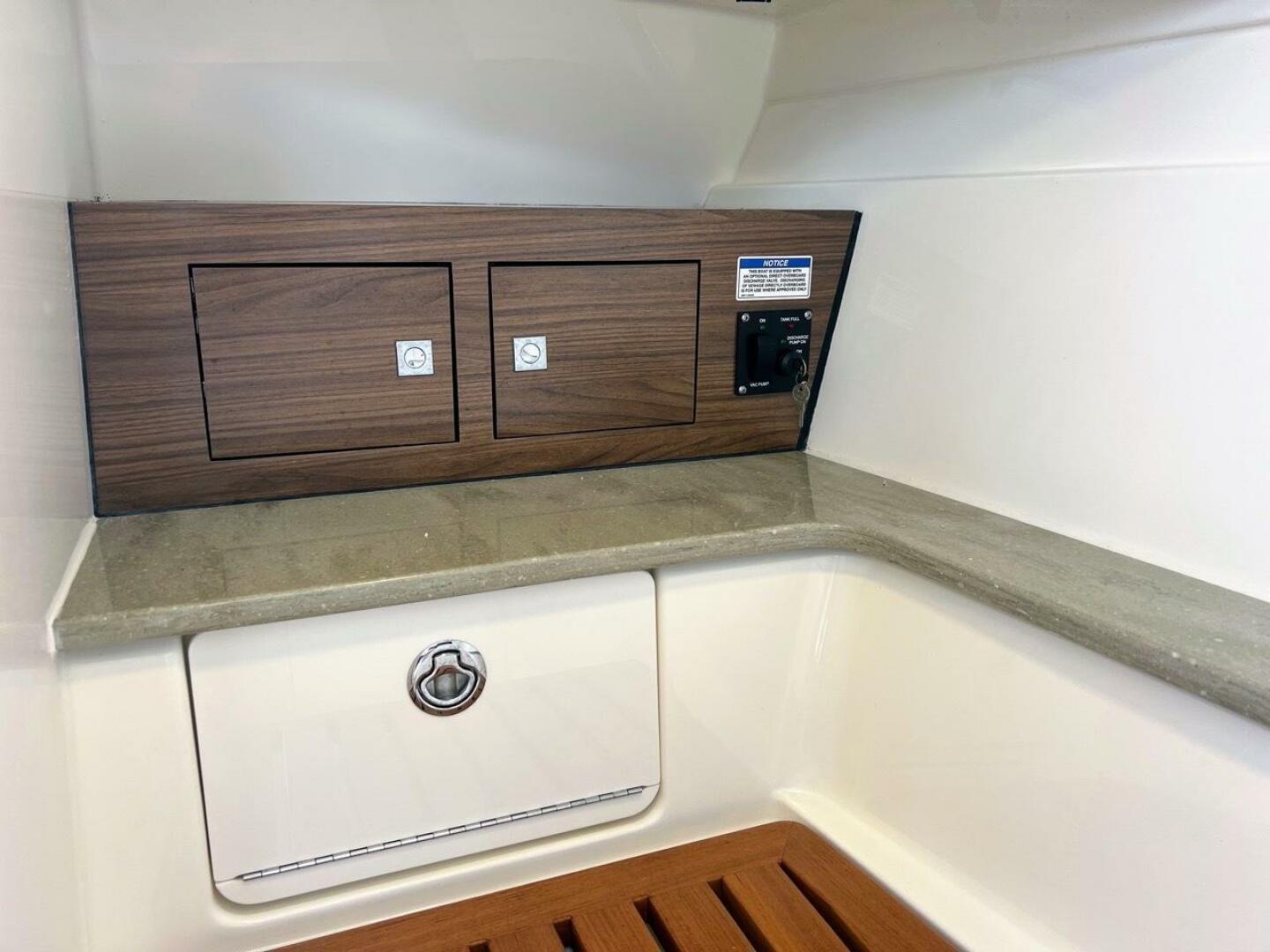 2021 Boston Whaler 320 Vantage - Image 17