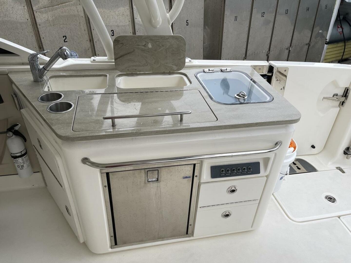 2021 Boston Whaler 320 Vantage - Image 8