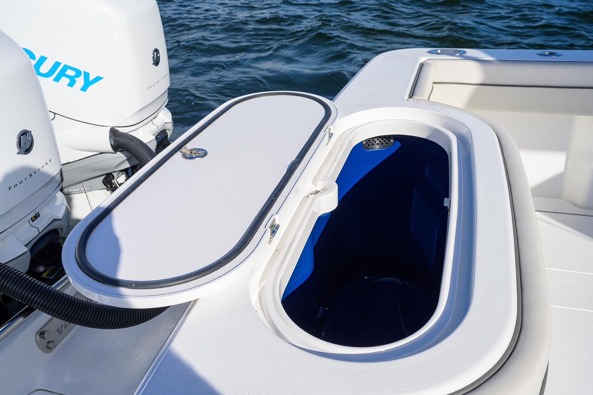 Valhalla 37 Double G - Atisto Blue Transom Livewell