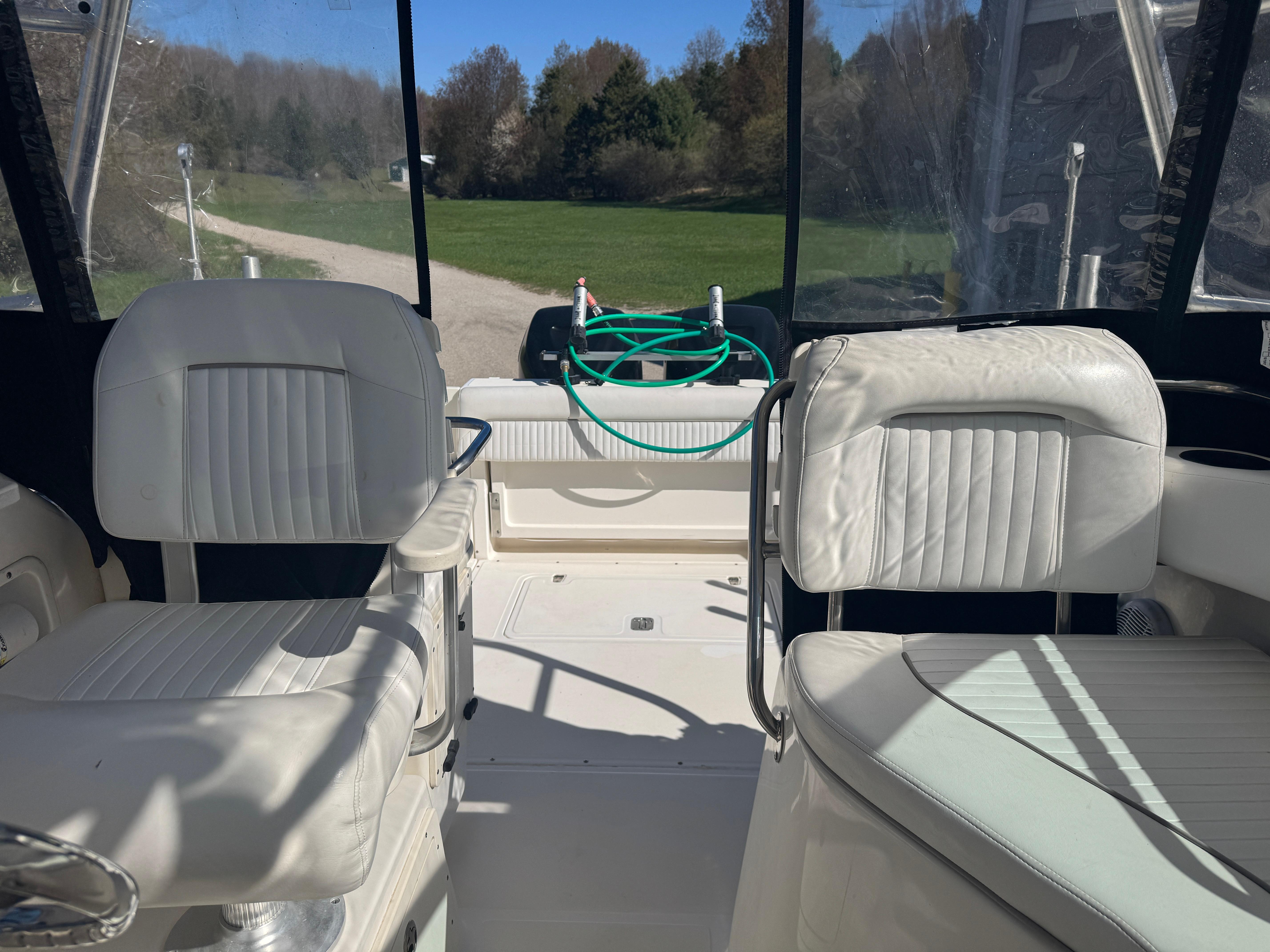 2004-boston-whaler-275-conquest-power-9787072-20250508083237278-1_XLARGE