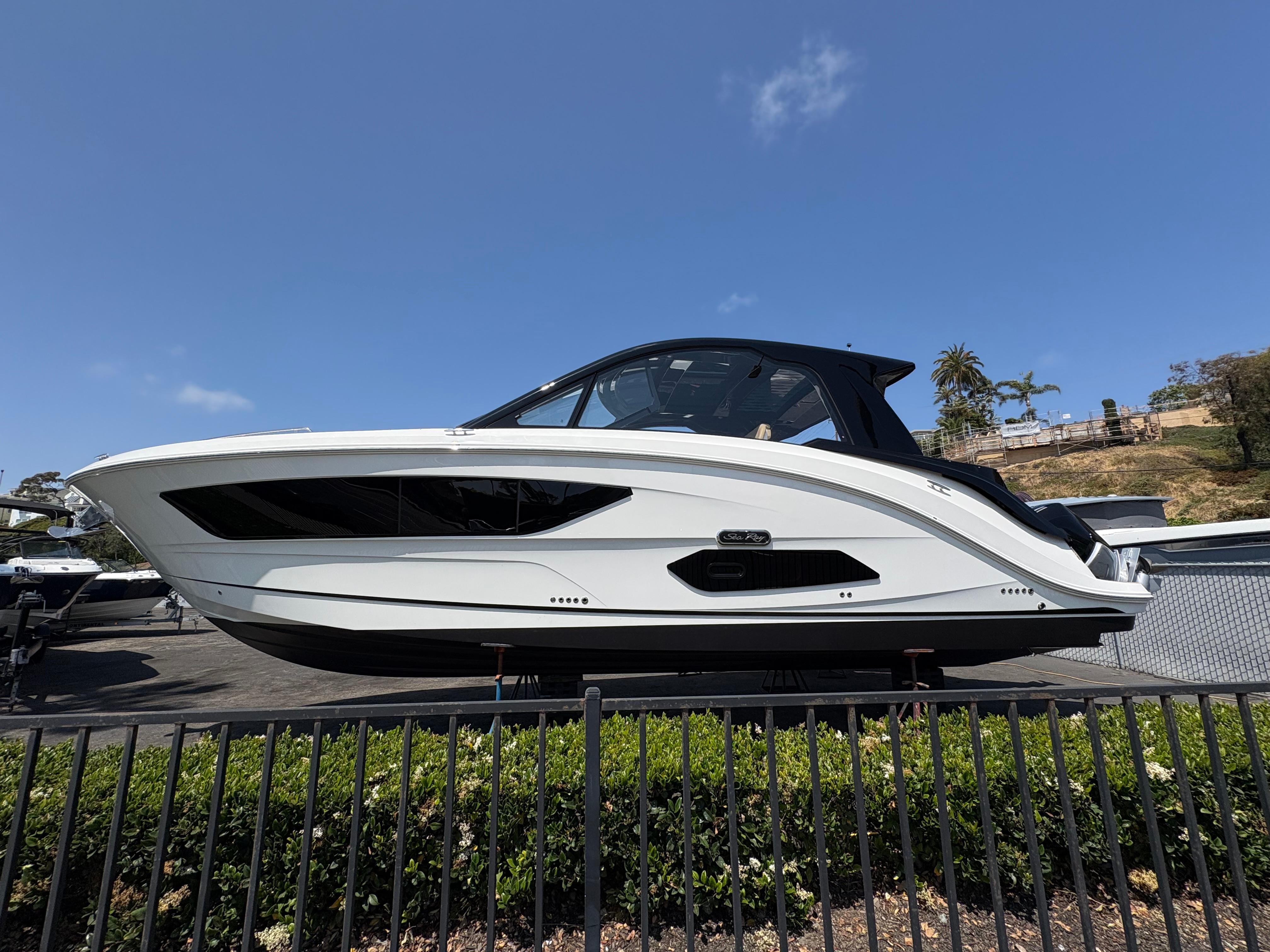 2025 Sea Ray Sundancer 370 OB #S1715K primary image