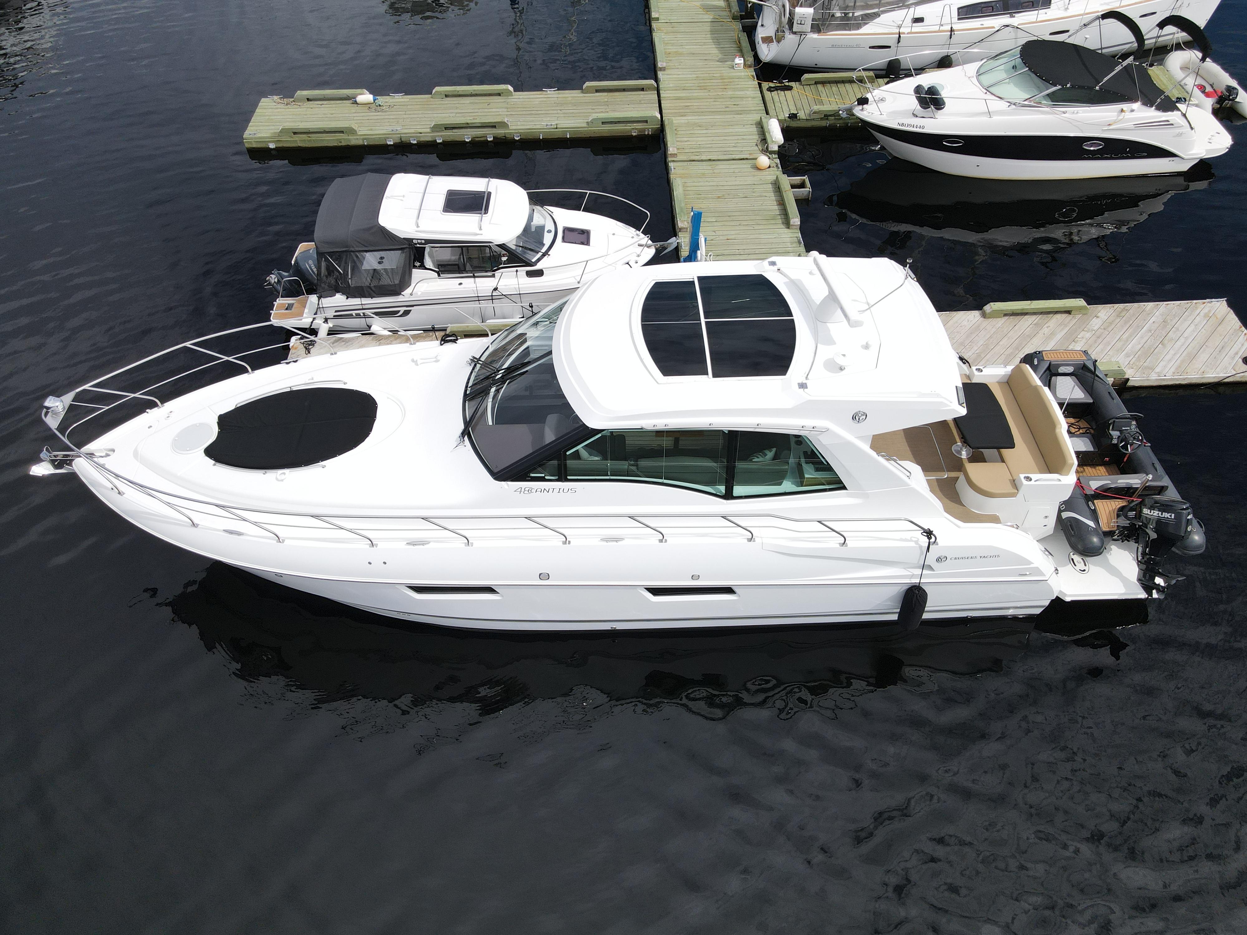 2016-cruisers-yachts-48-cantius-power-9527077-20250517120435659-1_XLARGE
