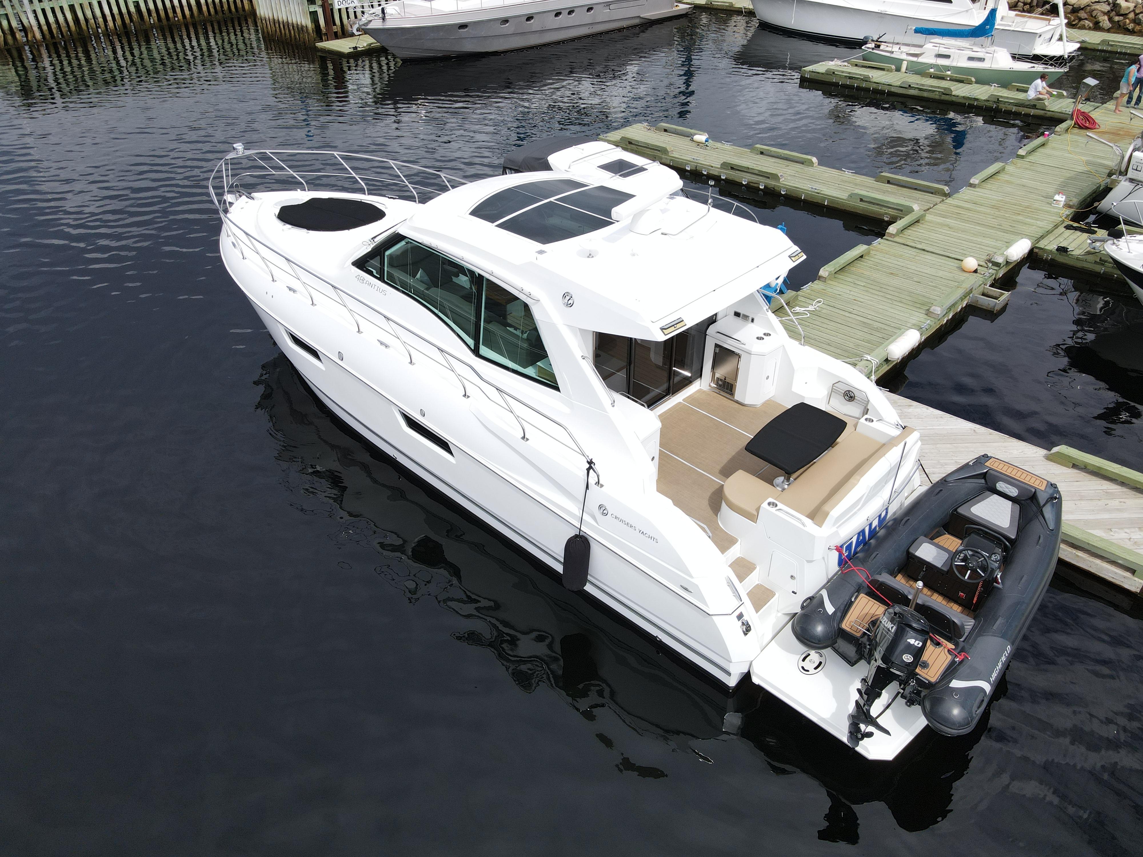 2016-cruisers-yachts-48-cantius-power-9527077-20250517120439601-1_XLARGE