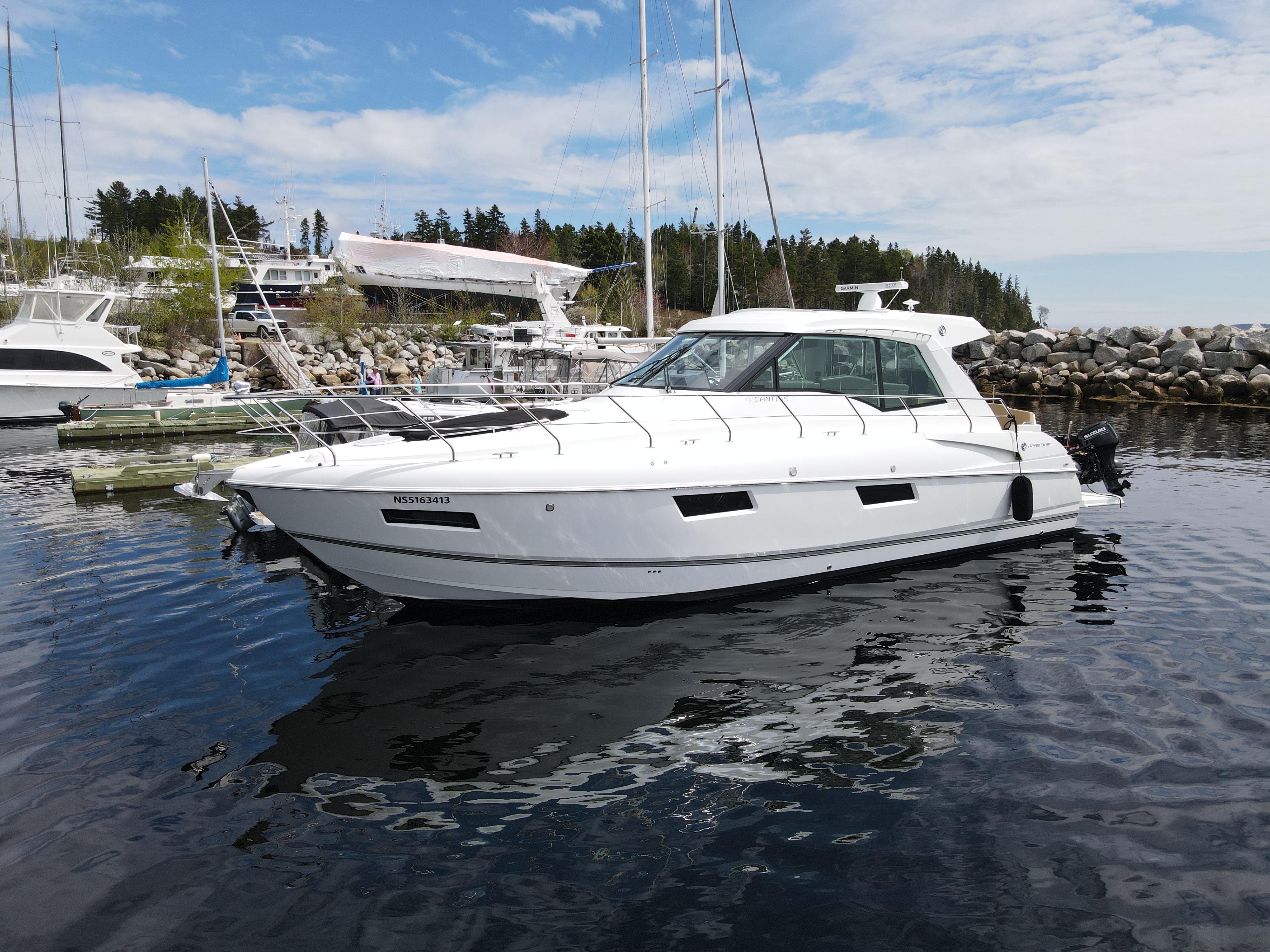 2016-cruisers-yachts-48-cantius-power-9527077-20250517120454878-1_XLARGE