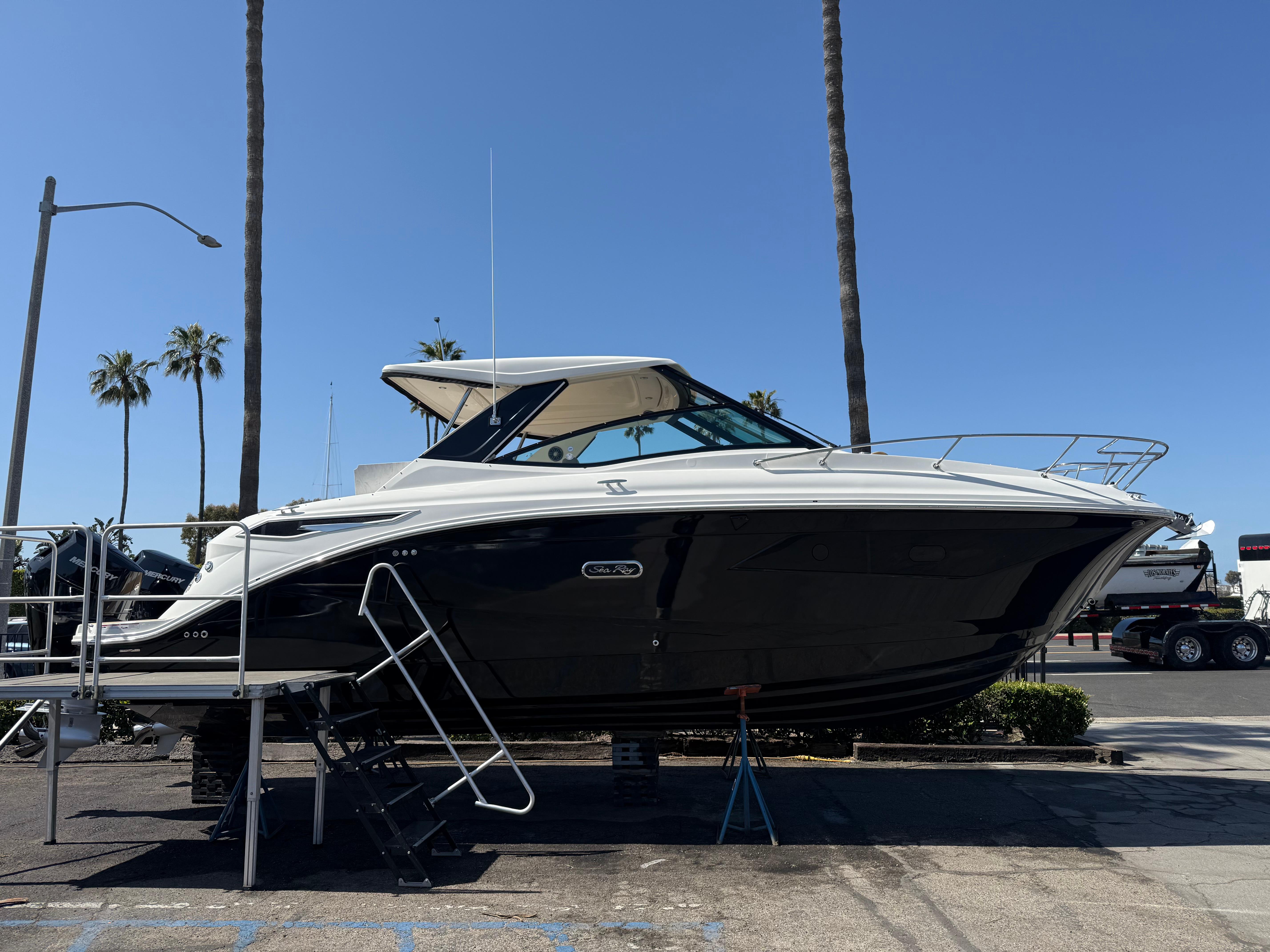 2025 Sea Ray Sundancer 320 OB #S1724A inventory image at Sun Country Marine Group, Newport Beach 2025 Sea Ray Sundancer 320 OB #S1724A inventory image at Sun Country Marine Group, Newport Beach