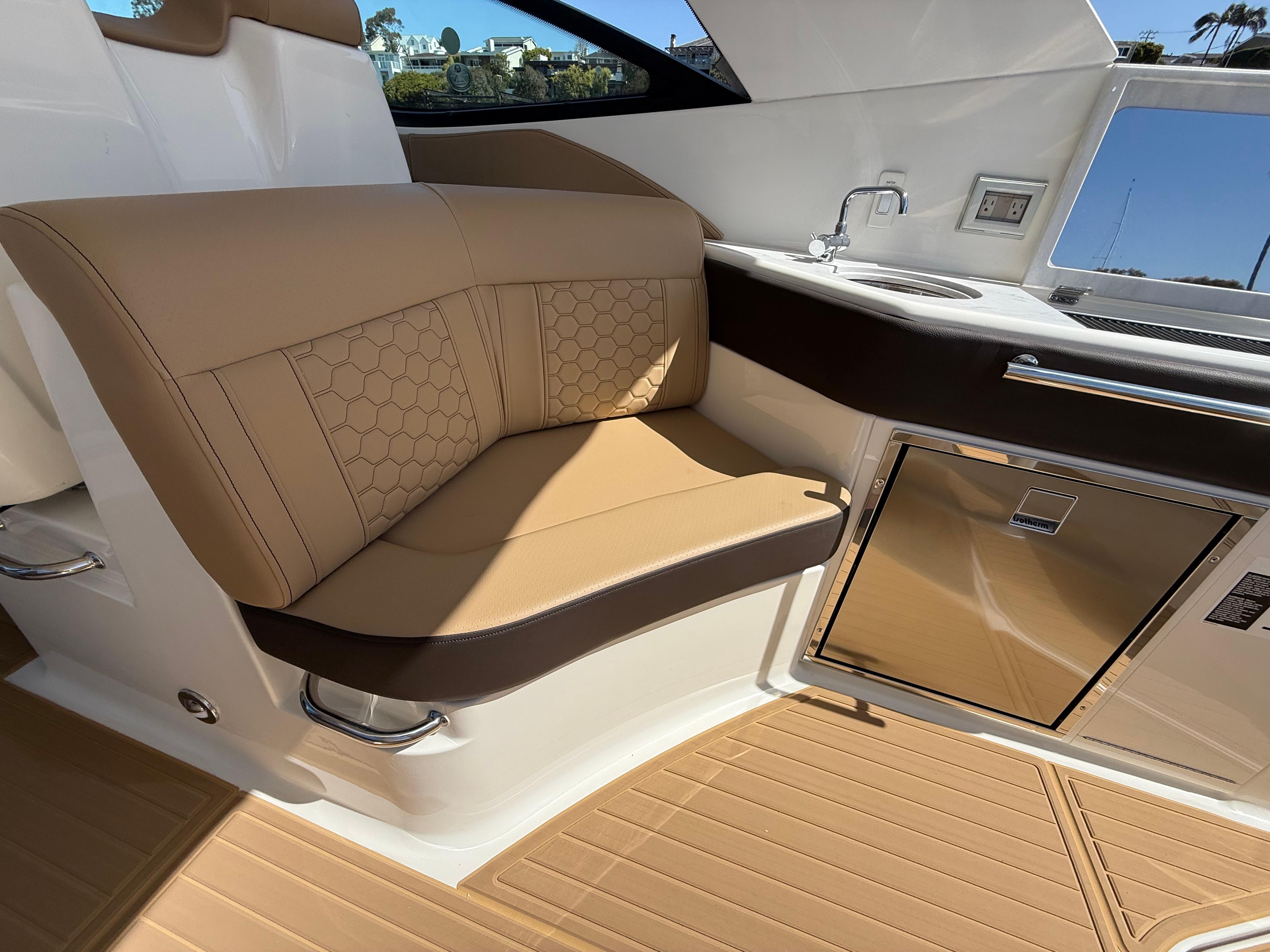 2025 Sea Ray Sundancer 320 OB #S1724A inventory image at Sun Country Marine Group, Newport Beach 2025 Sea Ray Sundancer 320 OB #S1724A inventory image at Sun Country Marine Group, Newport Beach