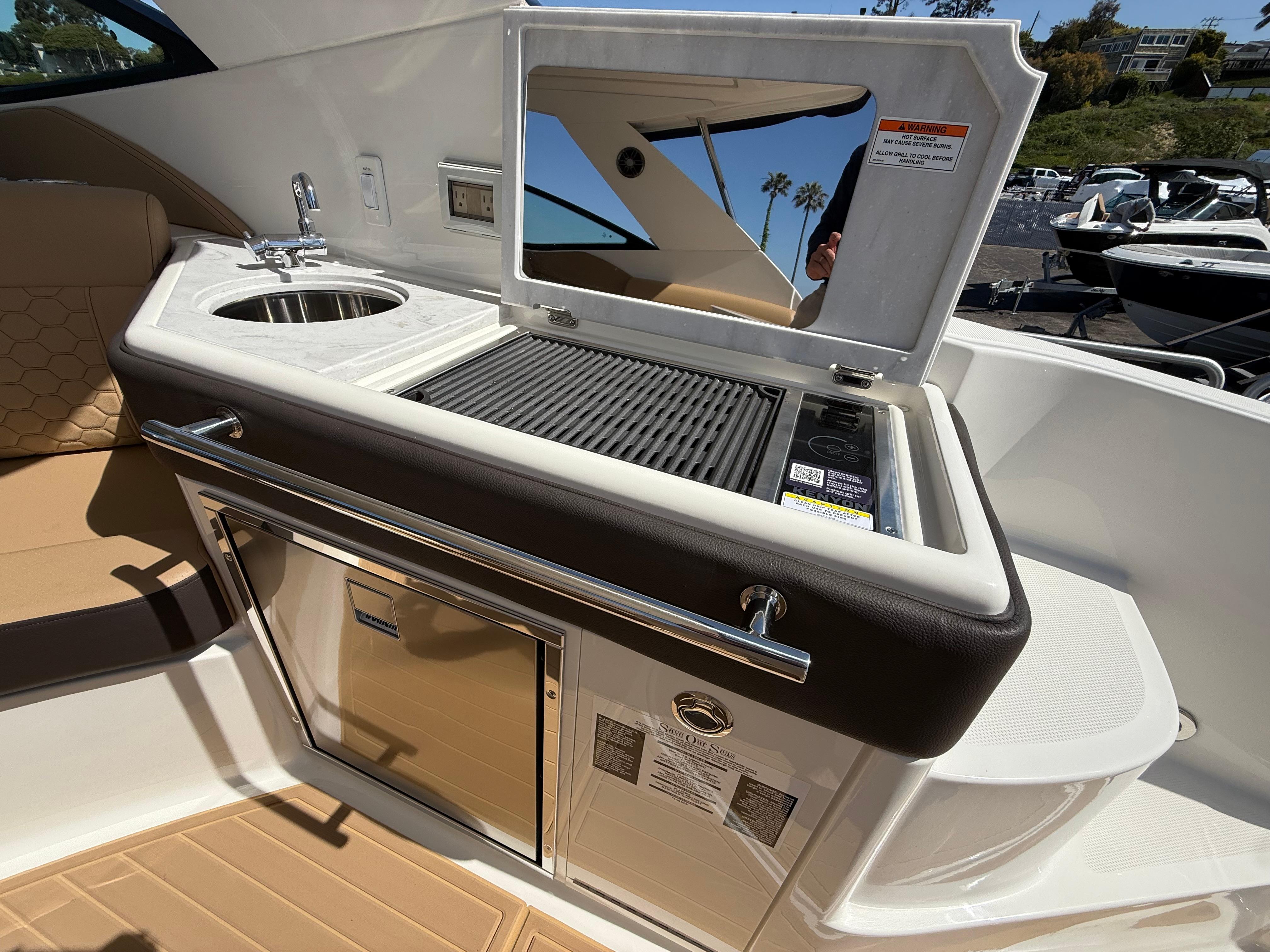 2025 Sea Ray Sundancer 320 OB #S1724A inventory image at Sun Country Marine Group, Newport Beach 2025 Sea Ray Sundancer 320 OB #S1724A inventory image at Sun Country Marine Group, Newport Beach