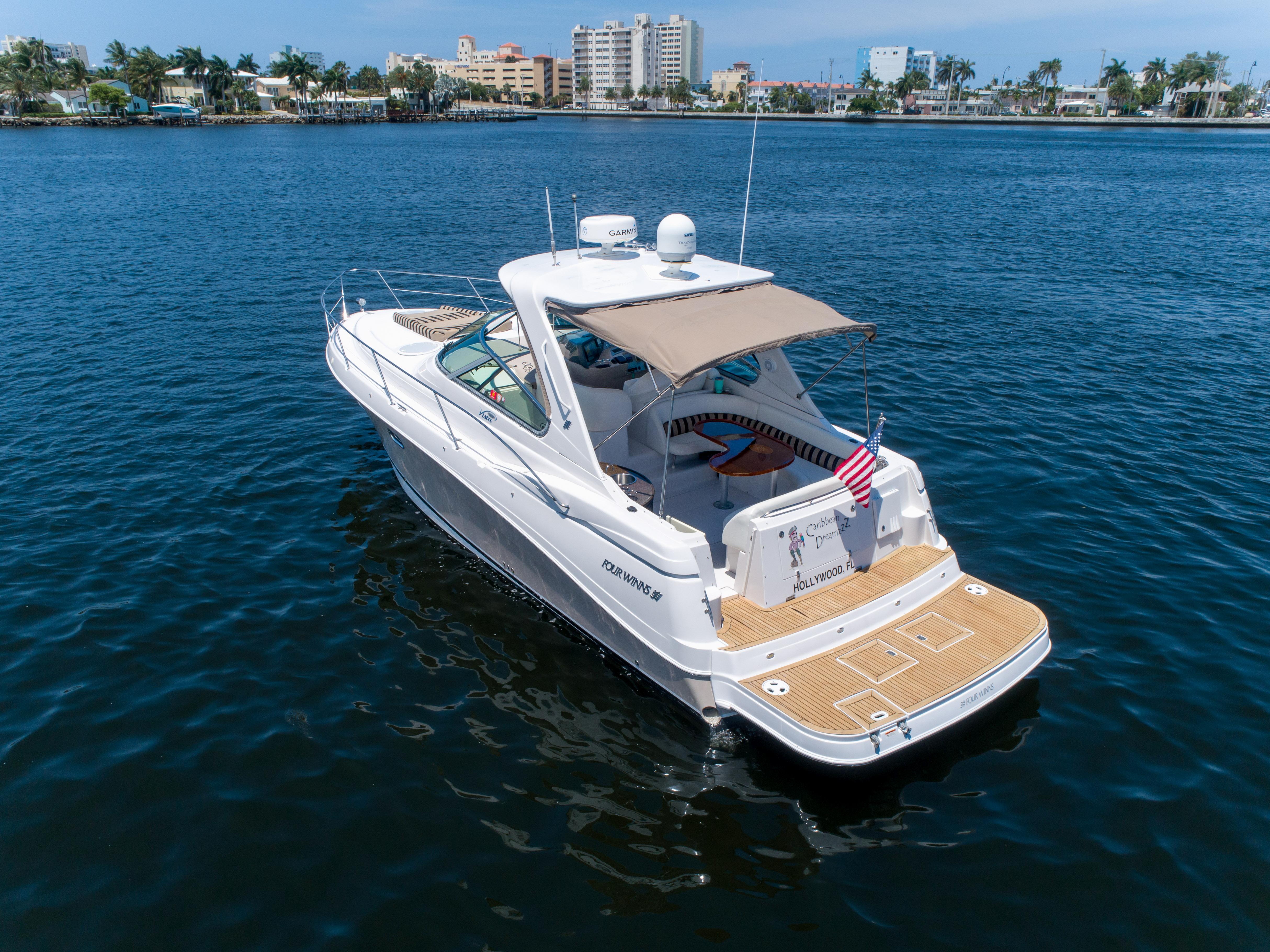 Four Winns 38 Caribbean Dreamzzz - Exterior starboard profile photo on water