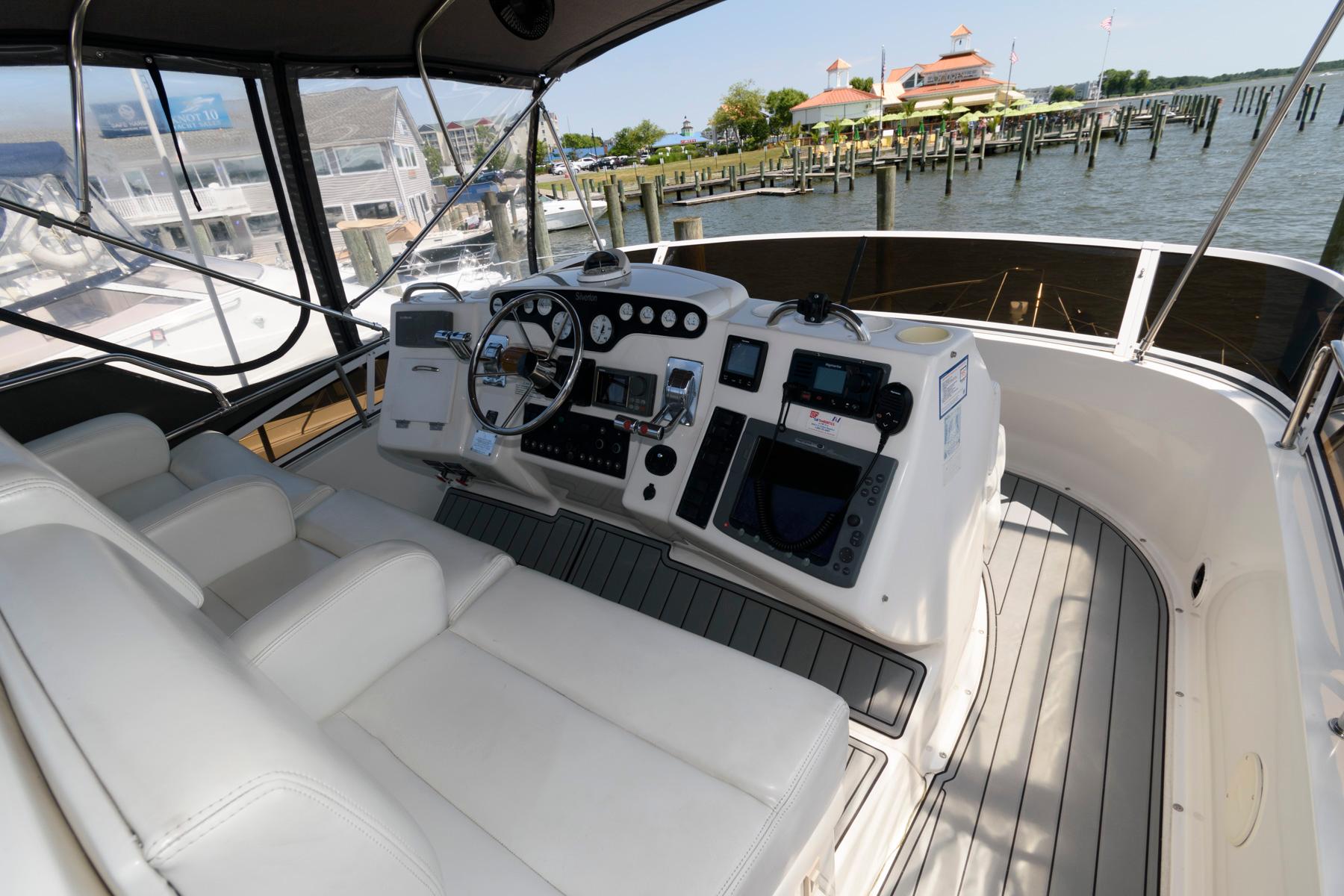 M 8904 NN Knot 10 Yacht Sales