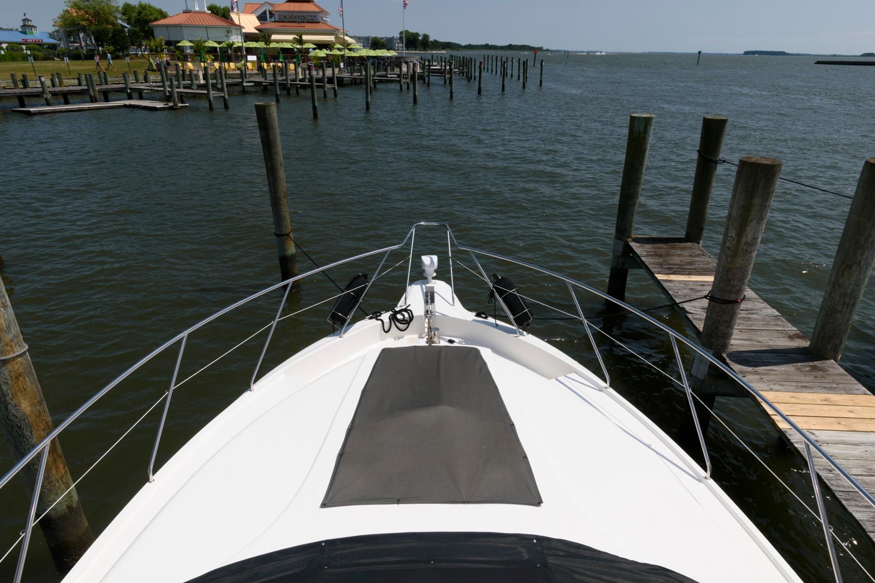 M 8904 NN Knot 10 Yacht Sales