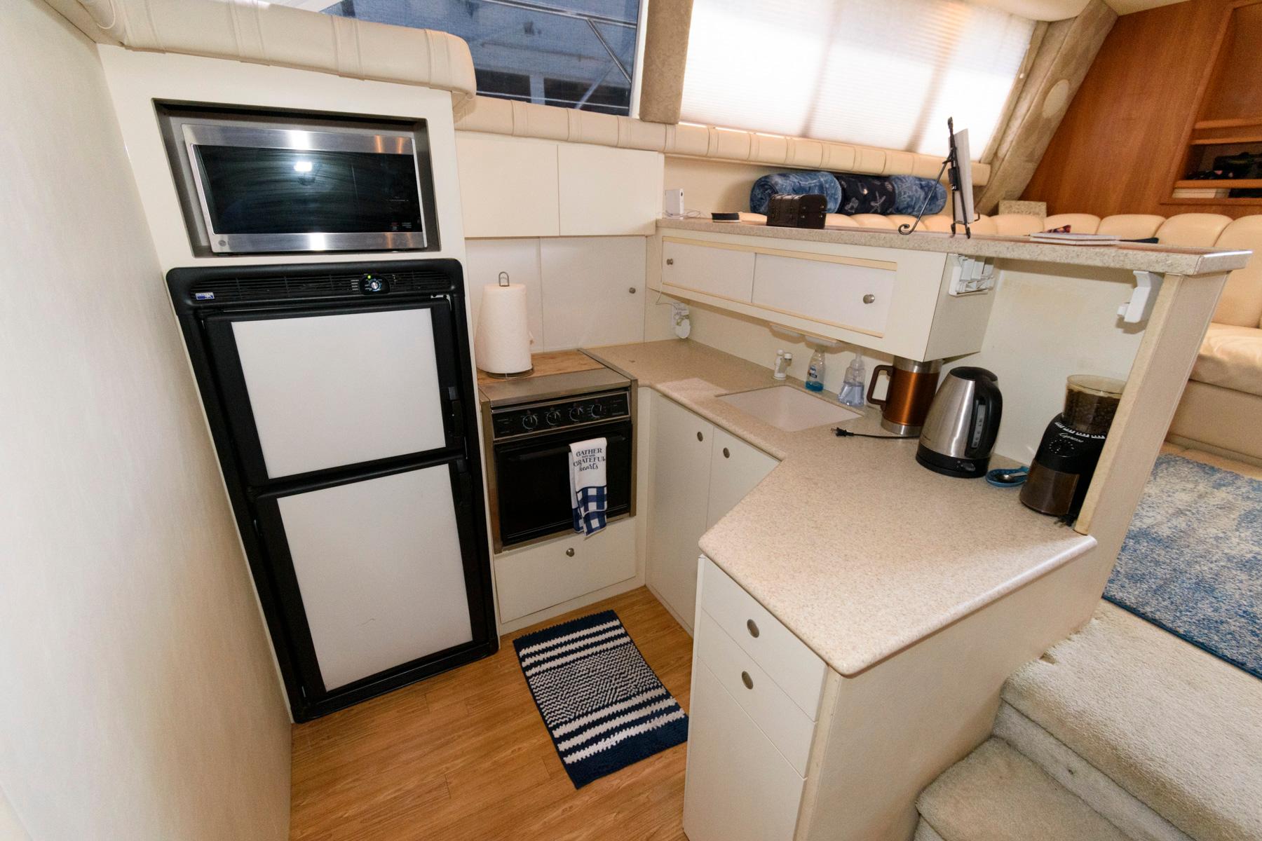 M 8904 NN Knot 10 Yacht Sales