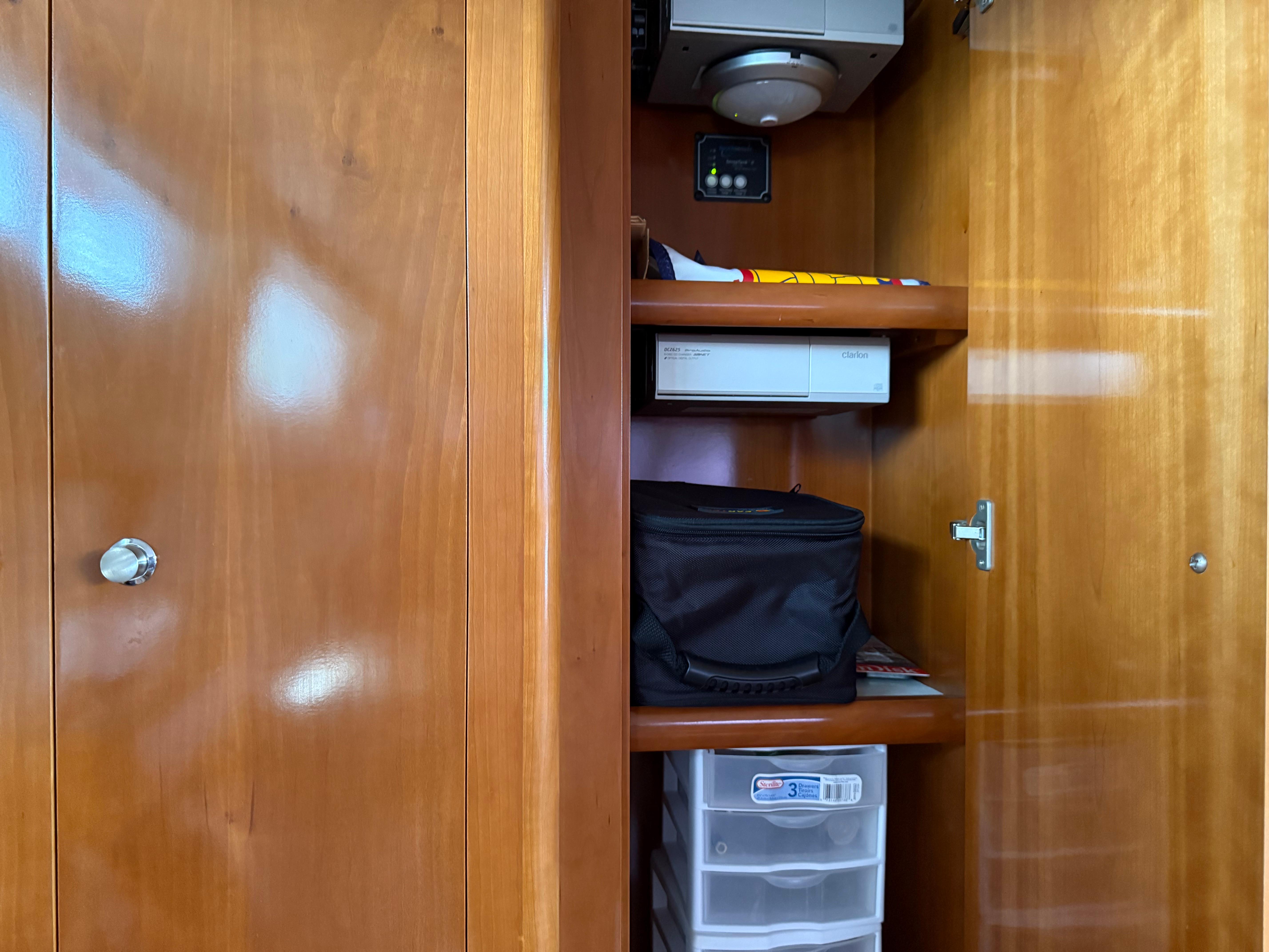 2006-carver-43-motor-yacht-power-9797110-20250517101024909-1_XLARGE