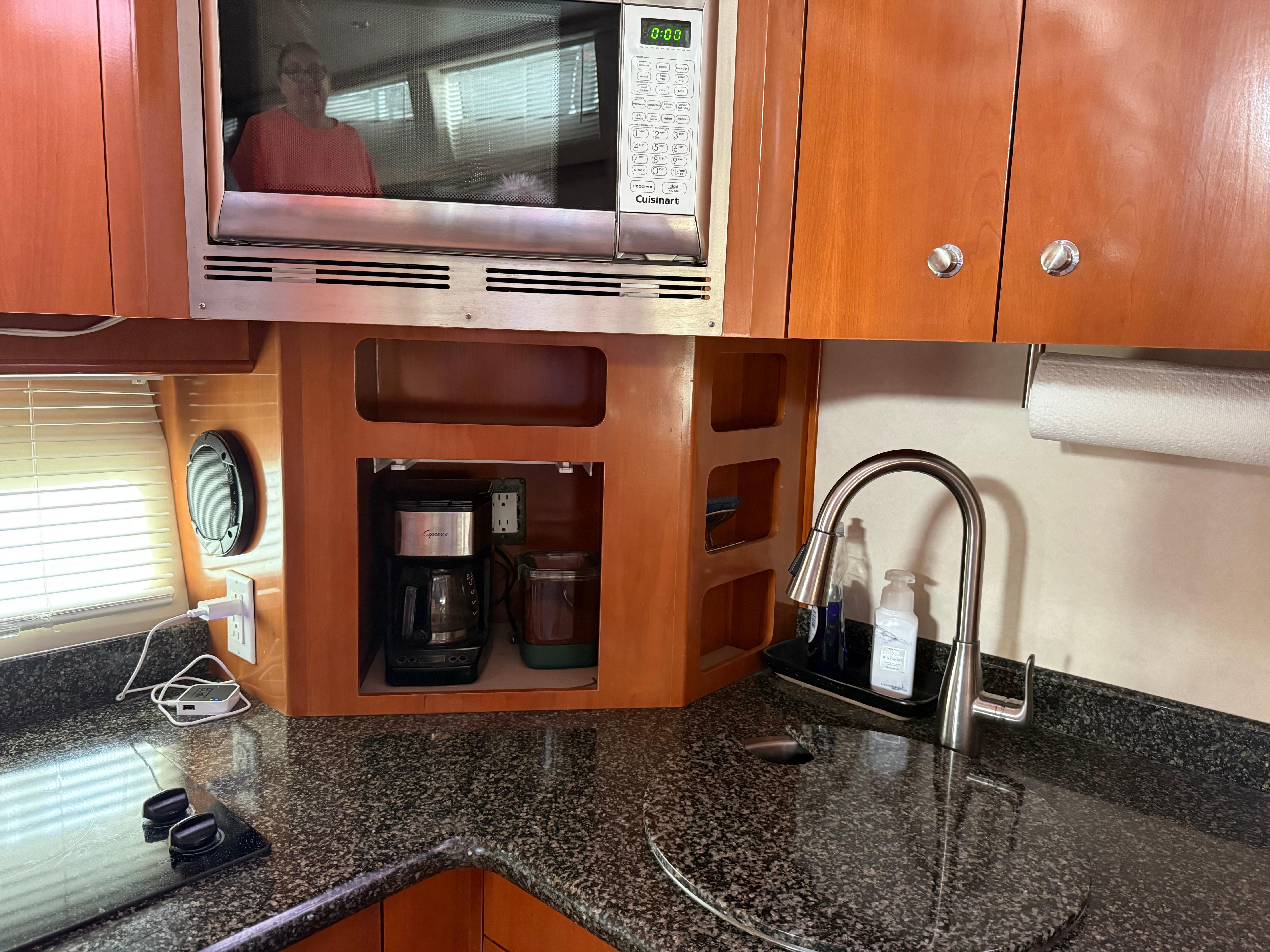 2006-carver-43-motor-yacht-power-9797110-20250517101122229-1_XLARGE