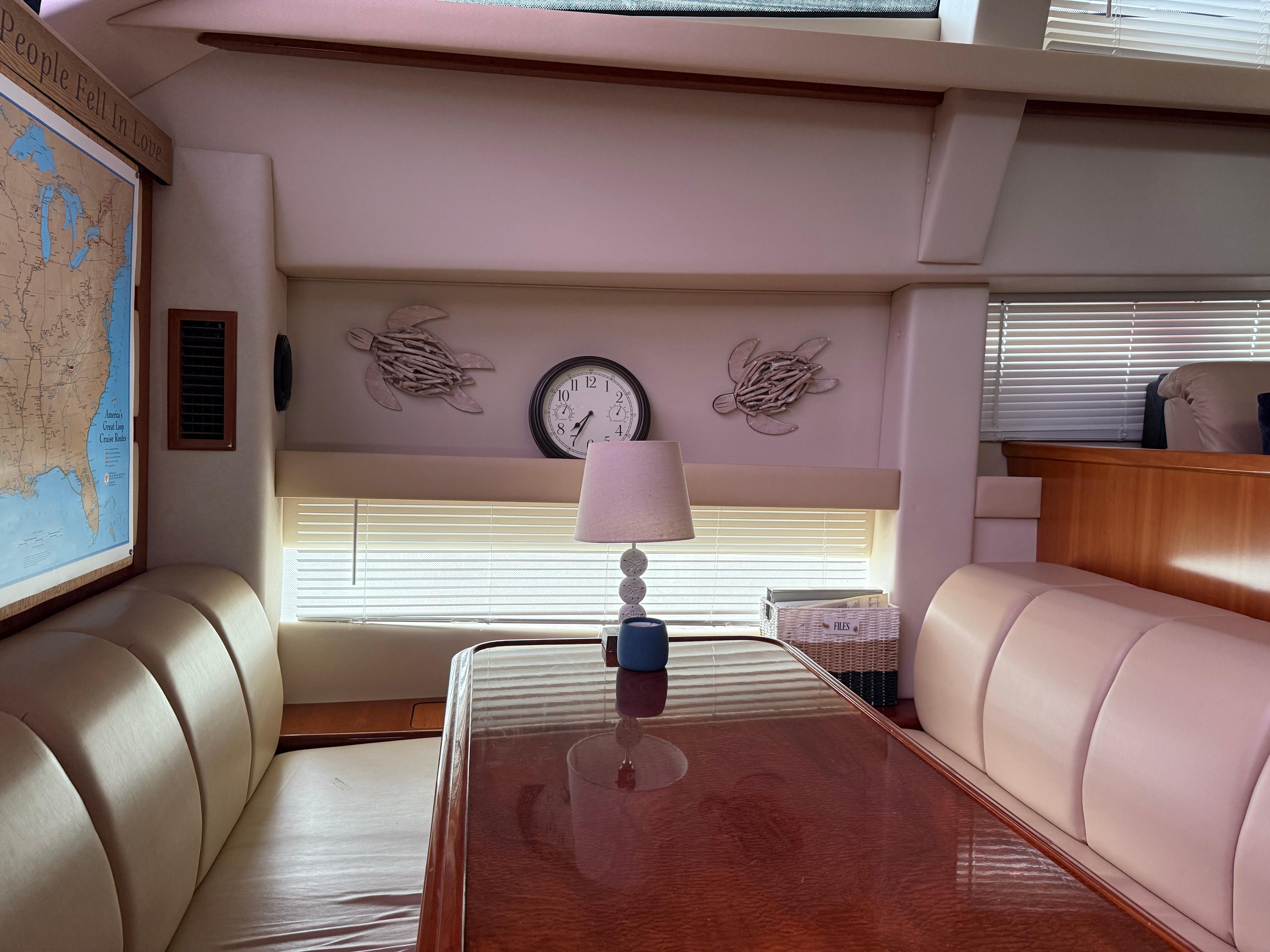 2006-carver-43-motor-yacht-power-9797110-20250517101126260-1_XLARGE