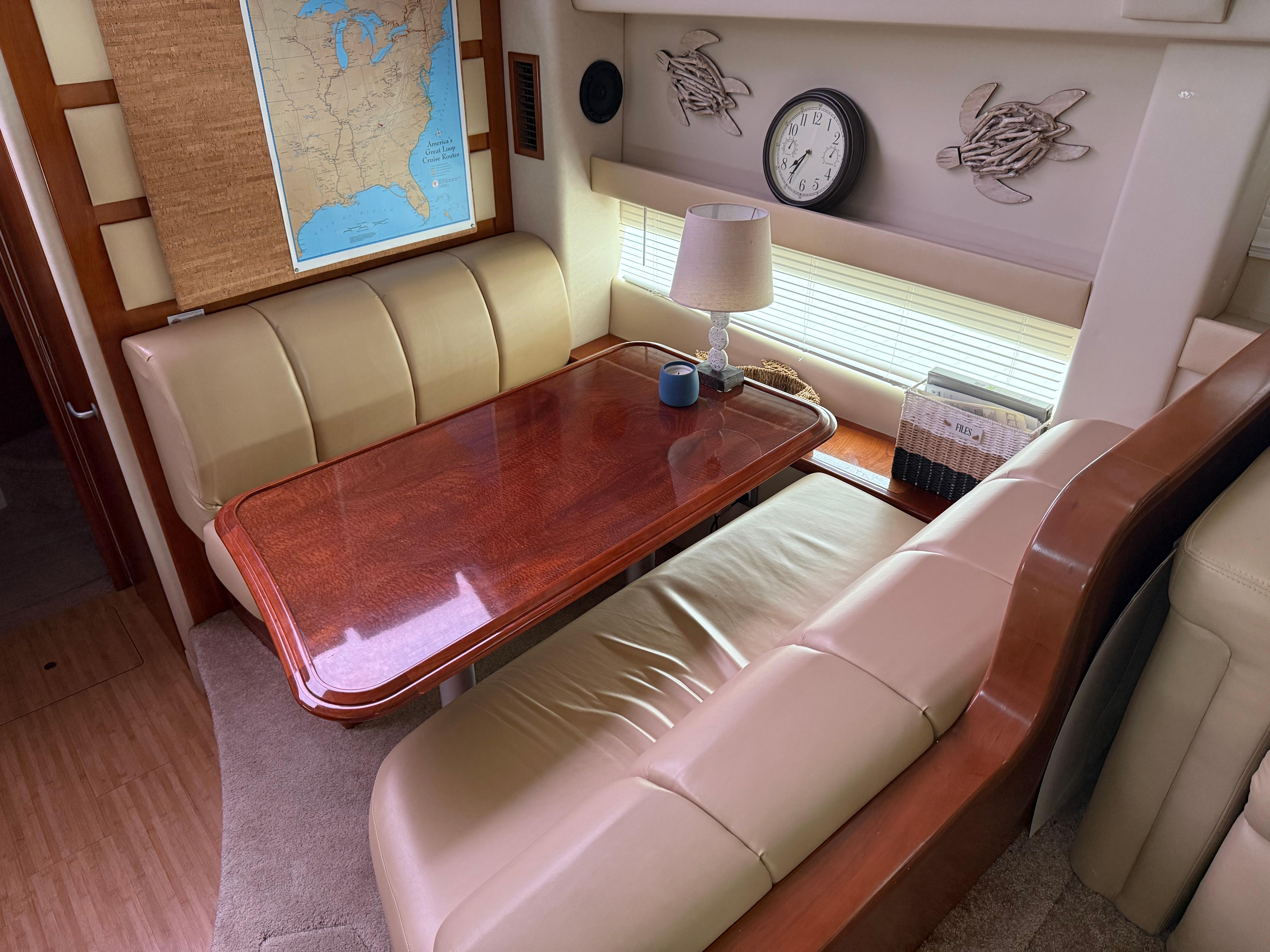 2006-carver-43-motor-yacht-power-9797110-20250517101142285-1_XLARGE