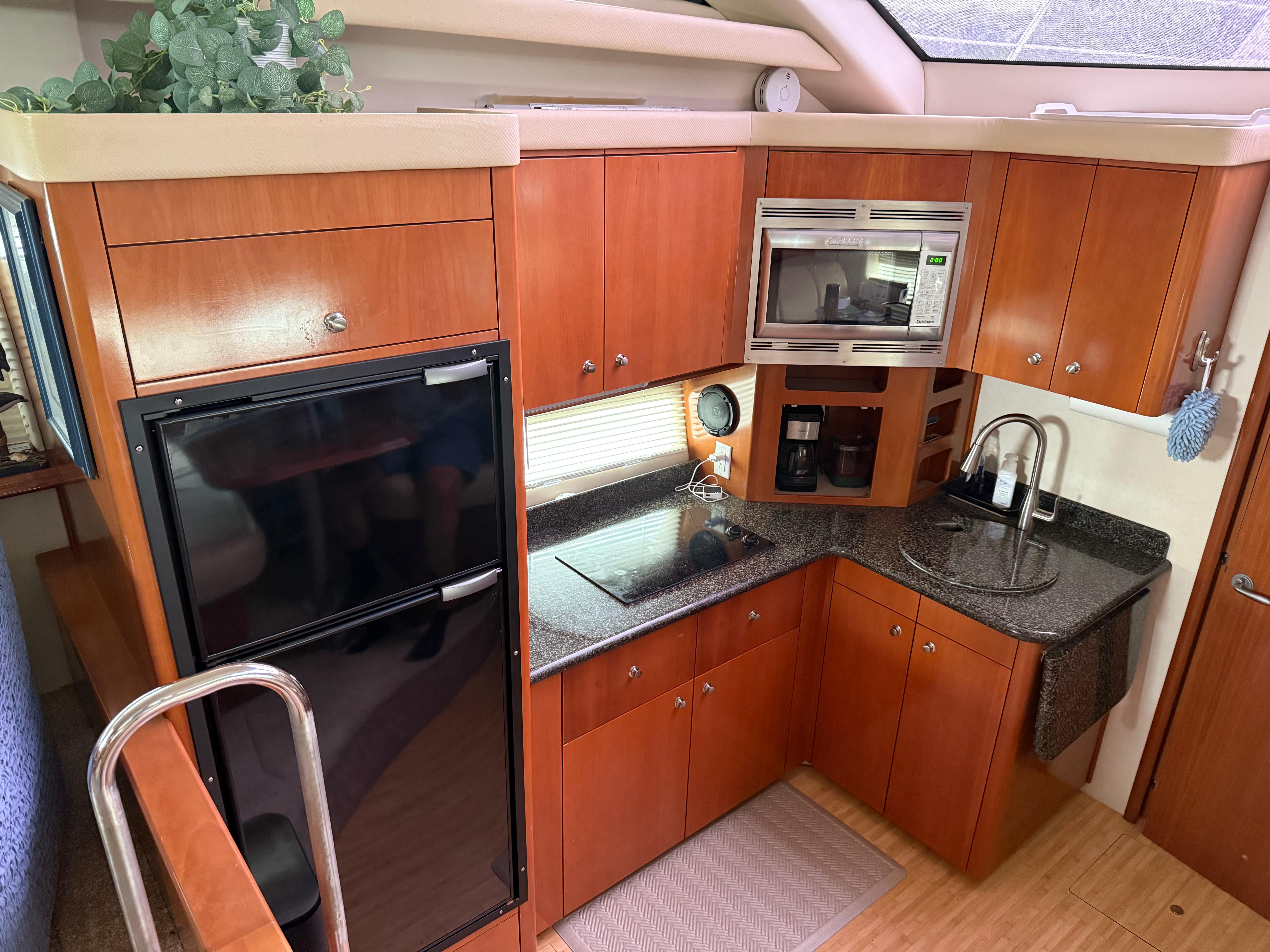 2006-carver-43-motor-yacht-power-9797110-20250517101150210-1_XLARGE