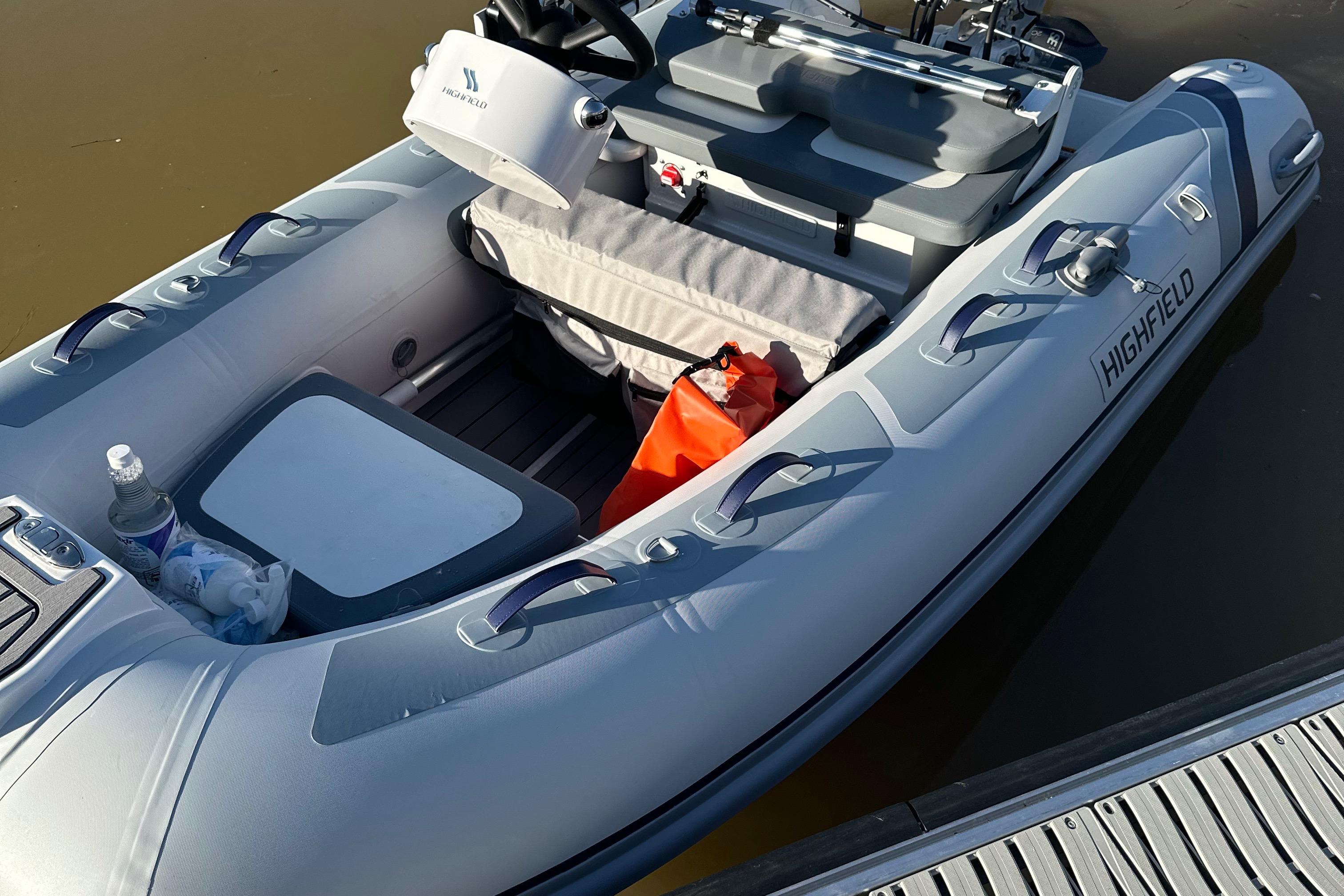 2006-carver-43-motor-yacht-power-9797110-20250517101641573-1_XLARGE