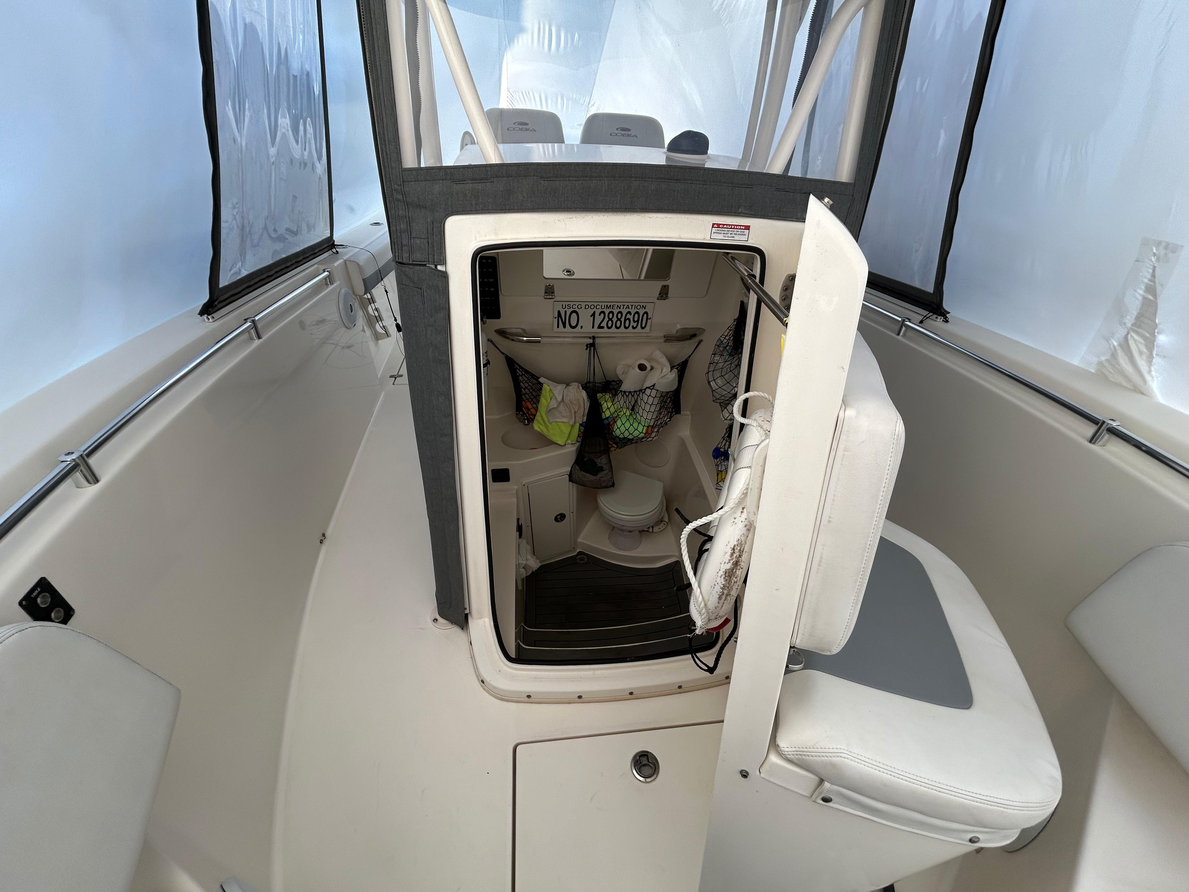 2018-cobia-277-center-console-power-9657102-972798010-0-160120251734-10