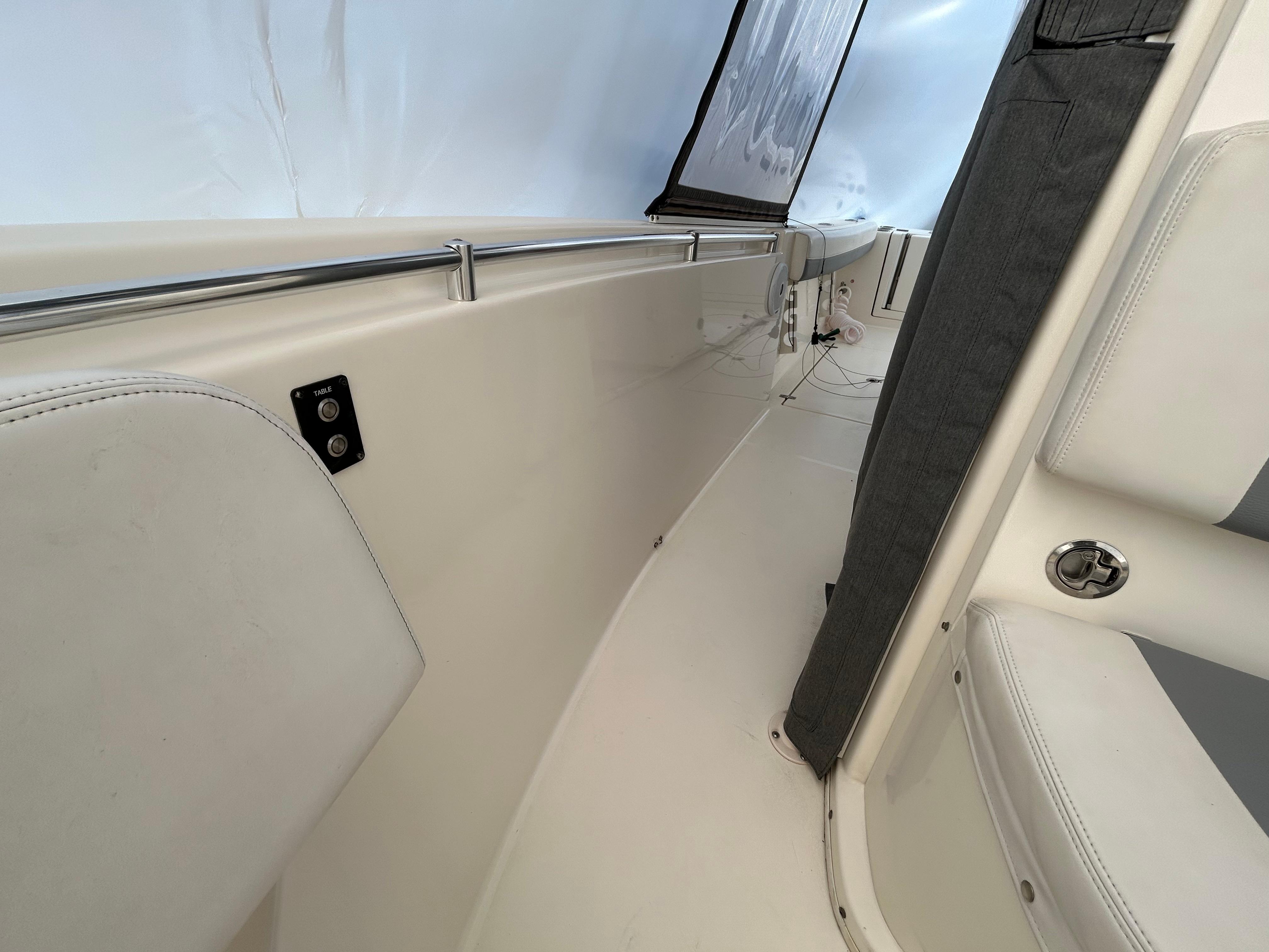 2018-cobia-277-center-console-power-9657102-972798011-0-160120251734-11
