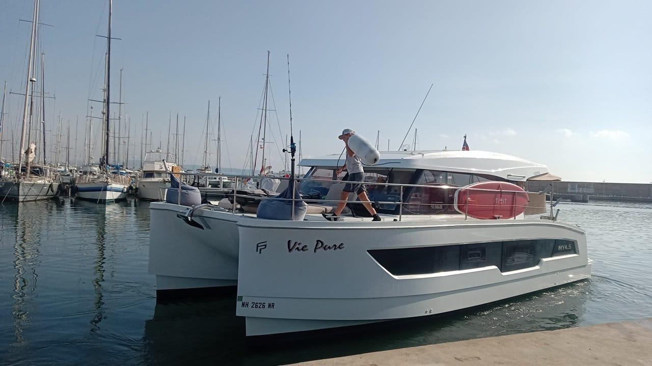 Fountaine Pajot-MY4.S 2021-Vie Pure SC-US-2021 Fountaine Pajot MY4.S catamaran docked at marina with person on deck.-9747125