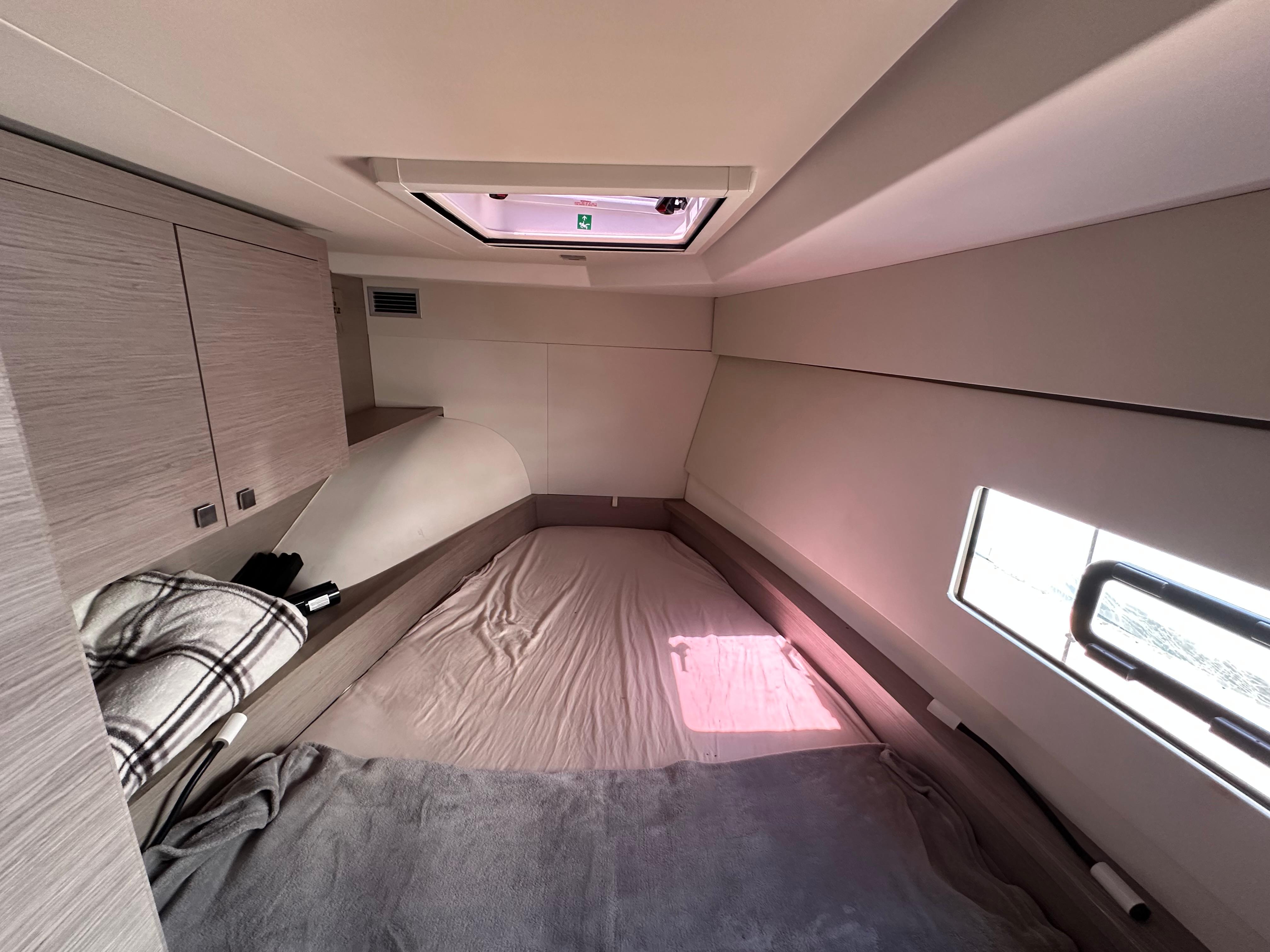 Fountaine Pajot-MY4.S 2021-Vie Pure SC-US-2021 Fountaine Pajot MY4.S cabin interior with bed, window, and skylight.-9747125 | Thumbnail