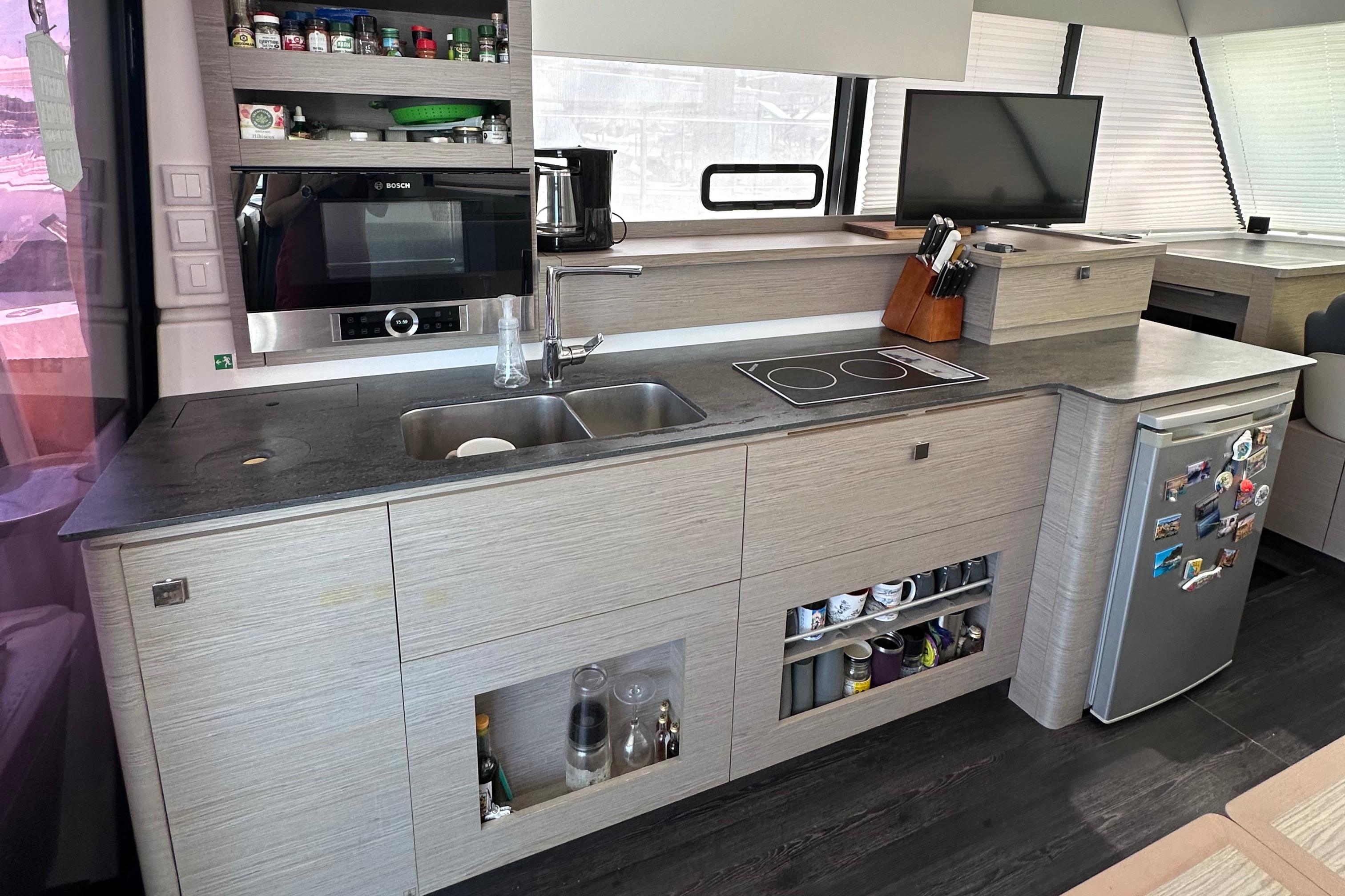 Fountaine Pajot-MY4.S 2021-Vie Pure SC-US-Modern kitchen in 2021 Fountaine Pajot MY4.S yacht with appliances and storage.-9747125 | Thumbnail