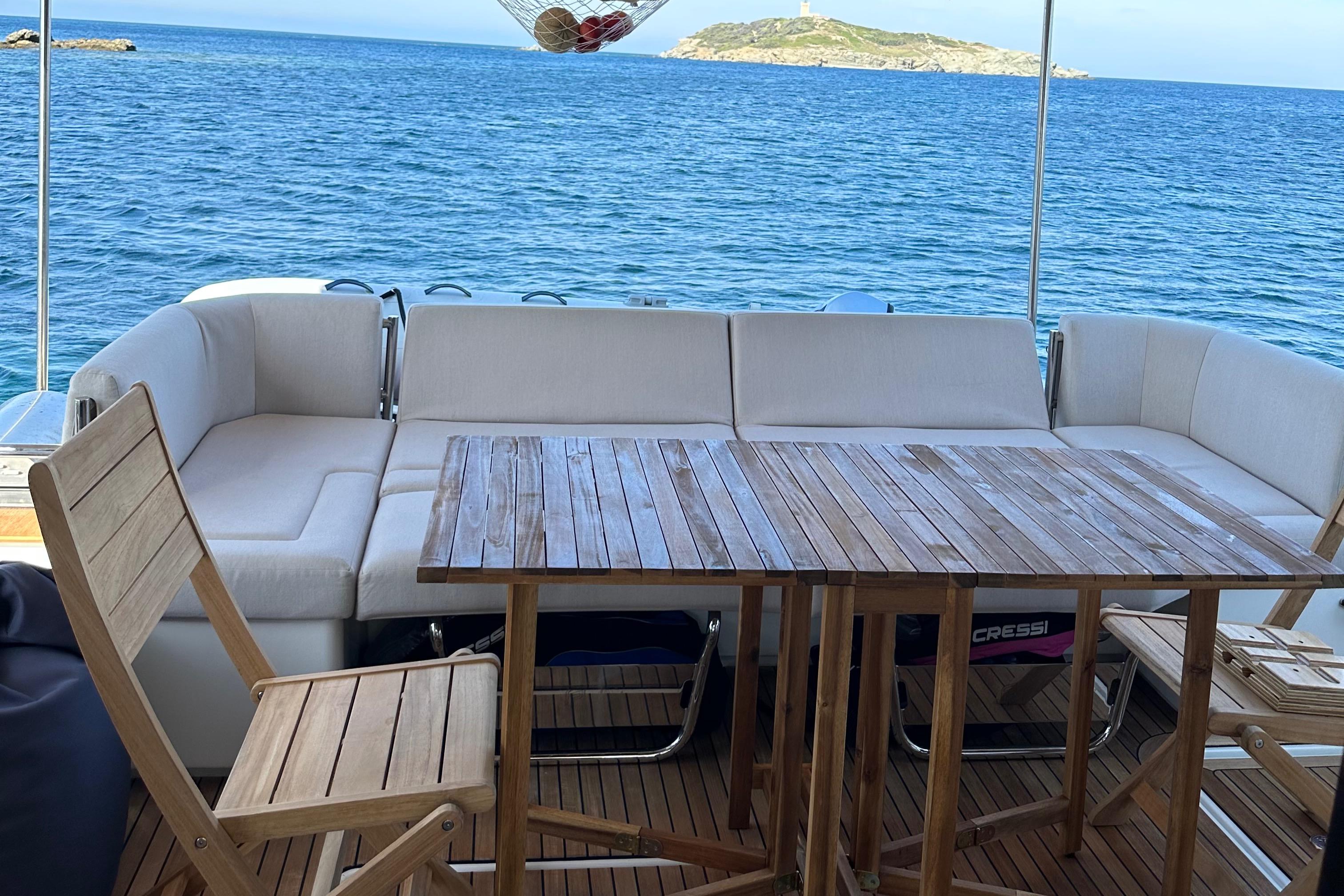 Fountaine Pajot-MY4.S 2021-Vie Pure SC-US-Luxurious 2021 Fountaine Pajot MY4.S yacht deck with seating, wooden table, and ocean view.-9747125 | Thumbnail