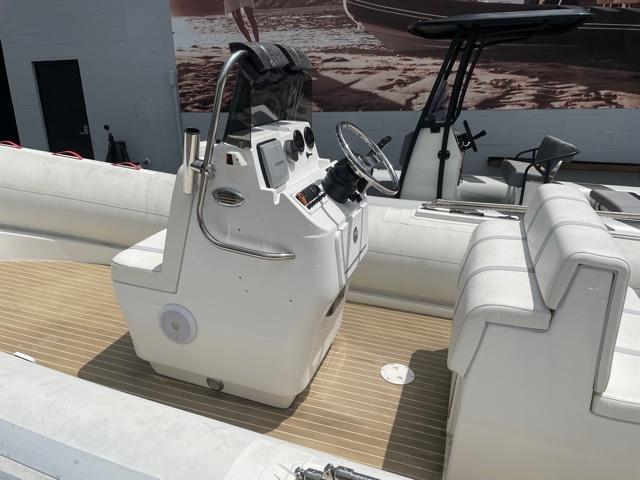 M 6831 MD Knot 10 Yacht Sales