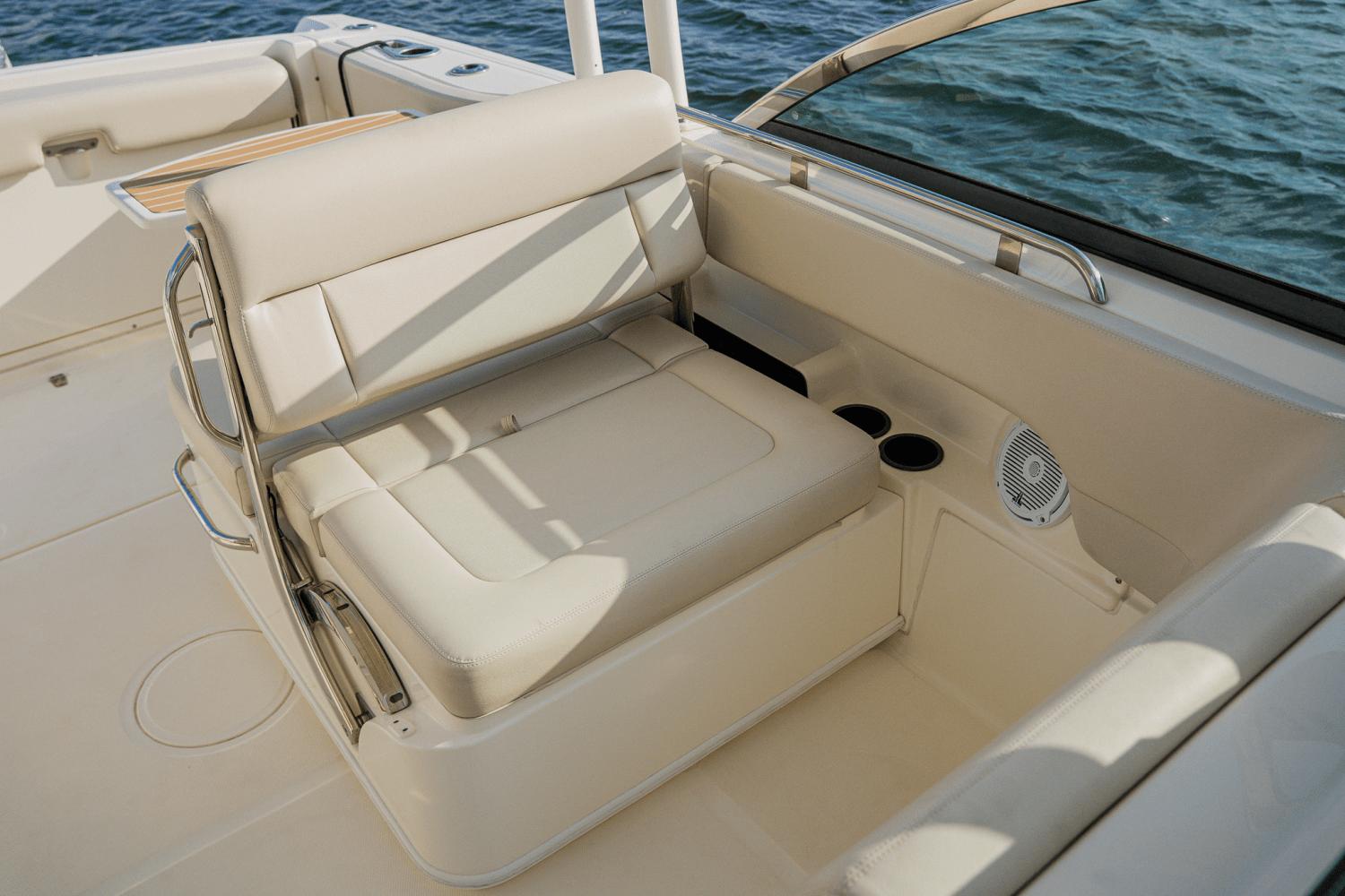 2018-boston-whaler-230-vantage-power-9687130-974429582-0-270220250939-59
