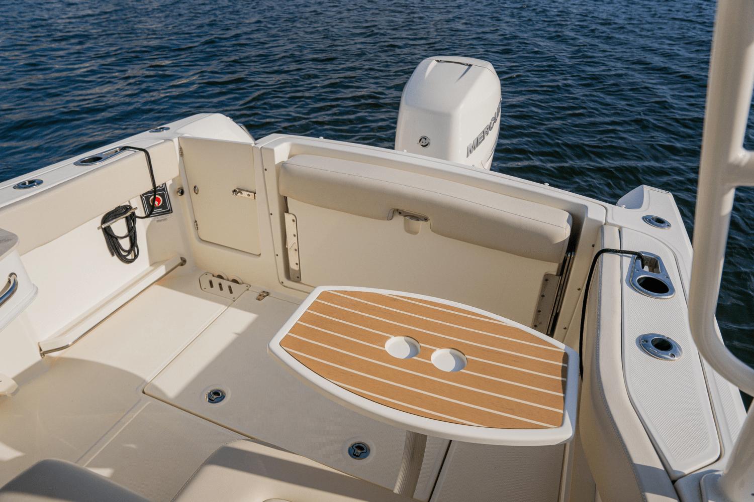 2018-boston-whaler-230-vantage-power-9687130-974429583-0-270220250938-2