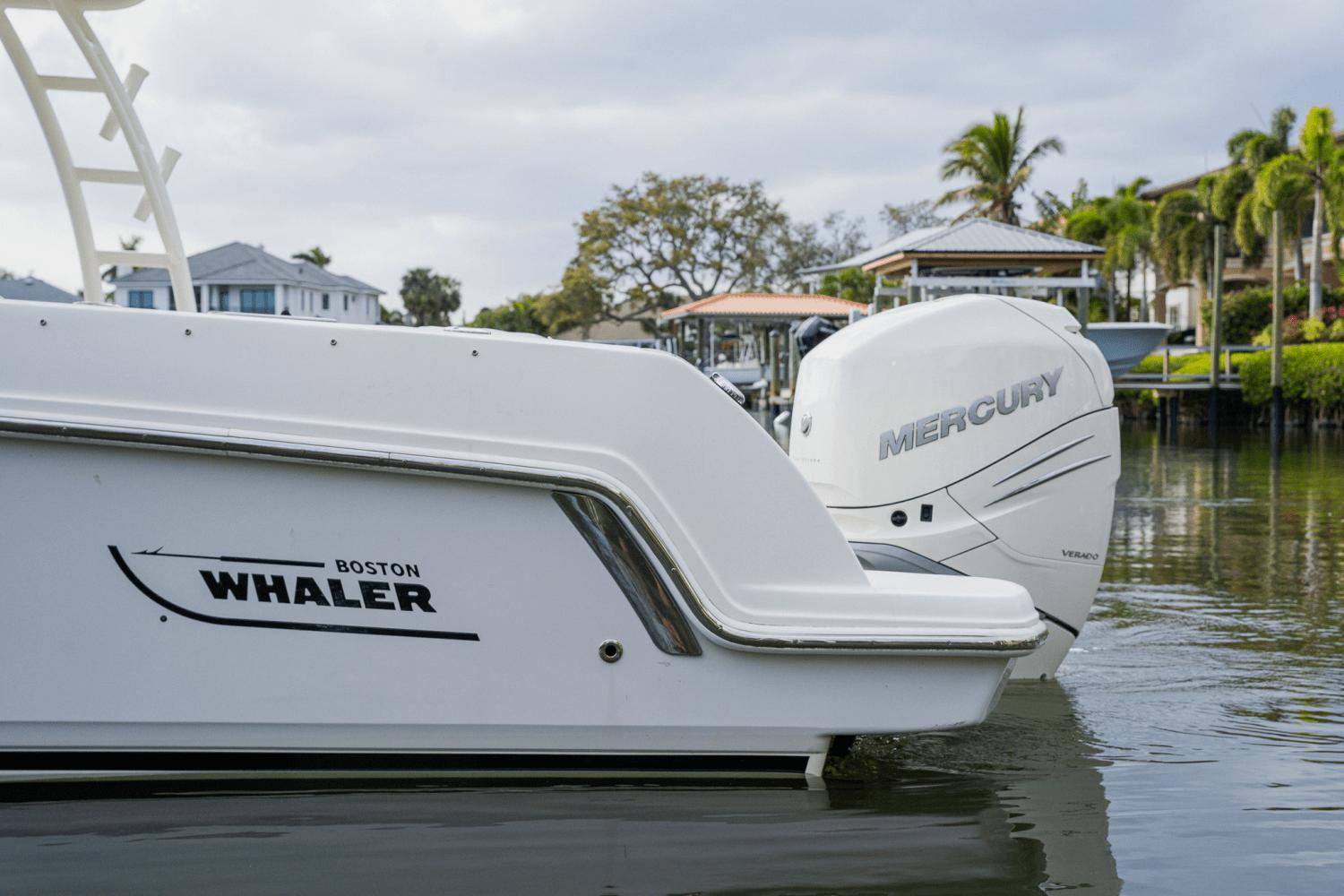 2018-boston-whaler-230-vantage-power-9687130-974429585-0-270220250938-17