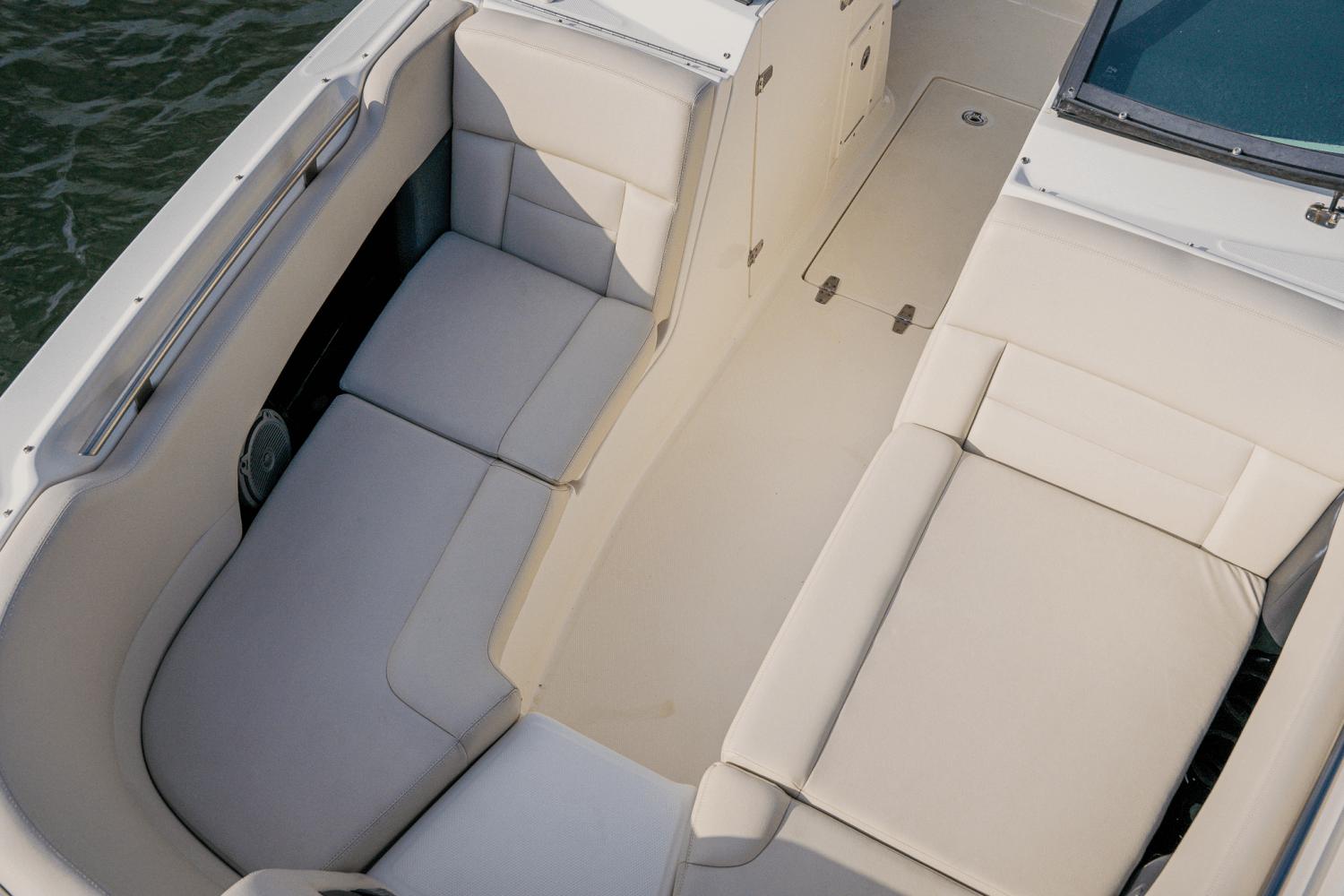 2018-boston-whaler-230-vantage-power-9687130-974429587-0-270220250938-48