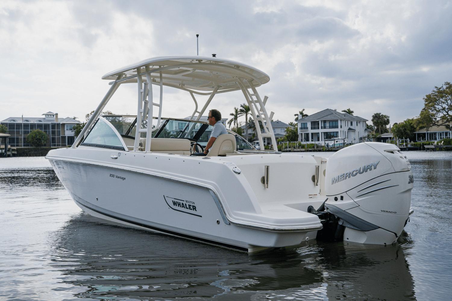2018-boston-whaler-230-vantage-power-9687130-974429588-0-270220250938-22