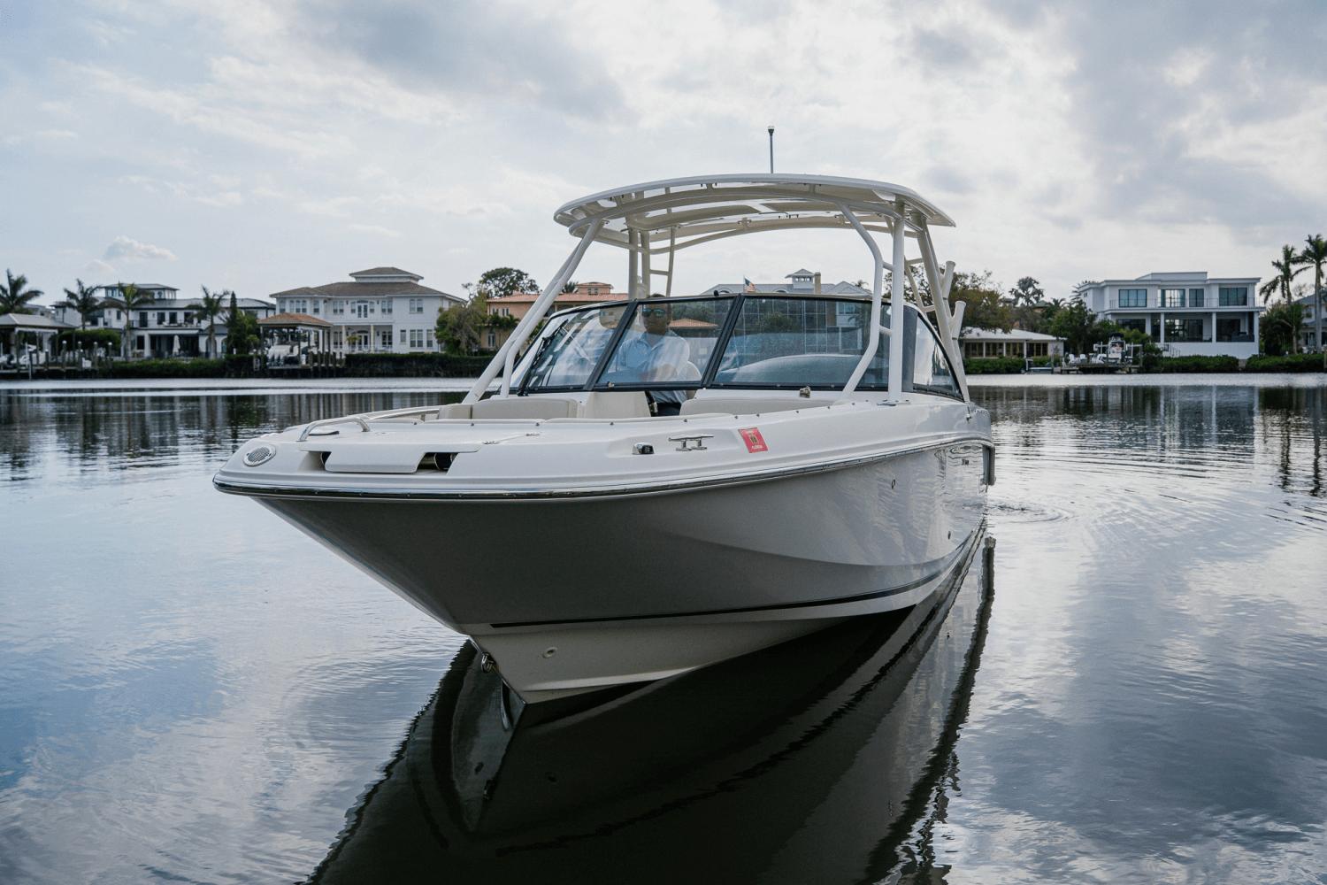2018-boston-whaler-230-vantage-power-9687130-974429589-0-270220250938-29