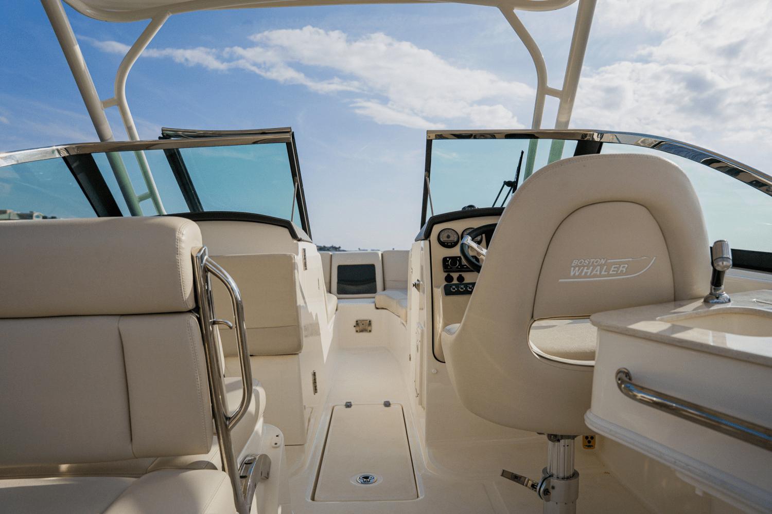 2018-boston-whaler-230-vantage-power-9687130-974429592-0-270220250938-50