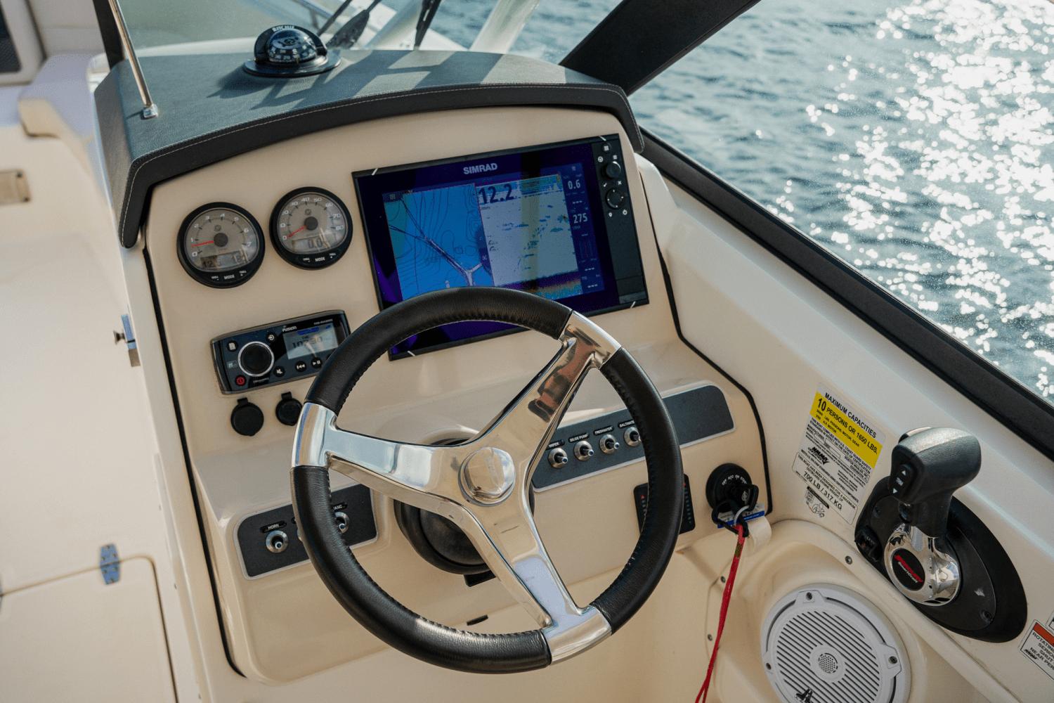 2018-boston-whaler-230-vantage-power-9687130-974429593-0-270220250938-52