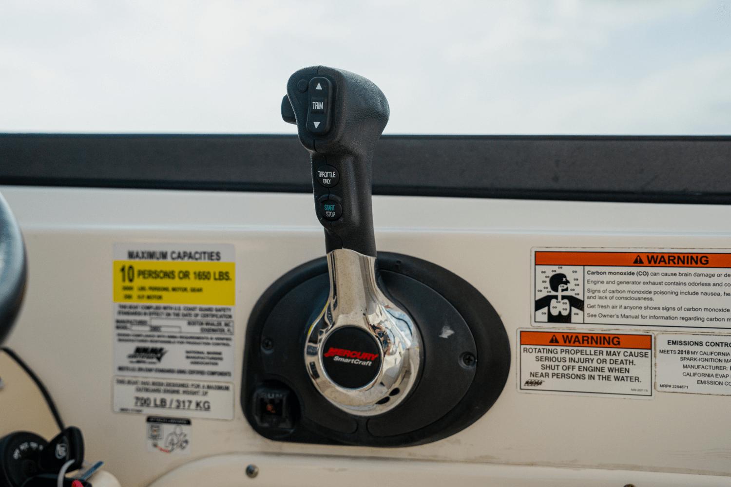 2018-boston-whaler-230-vantage-power-9687130-974429597-0-270220250938-56