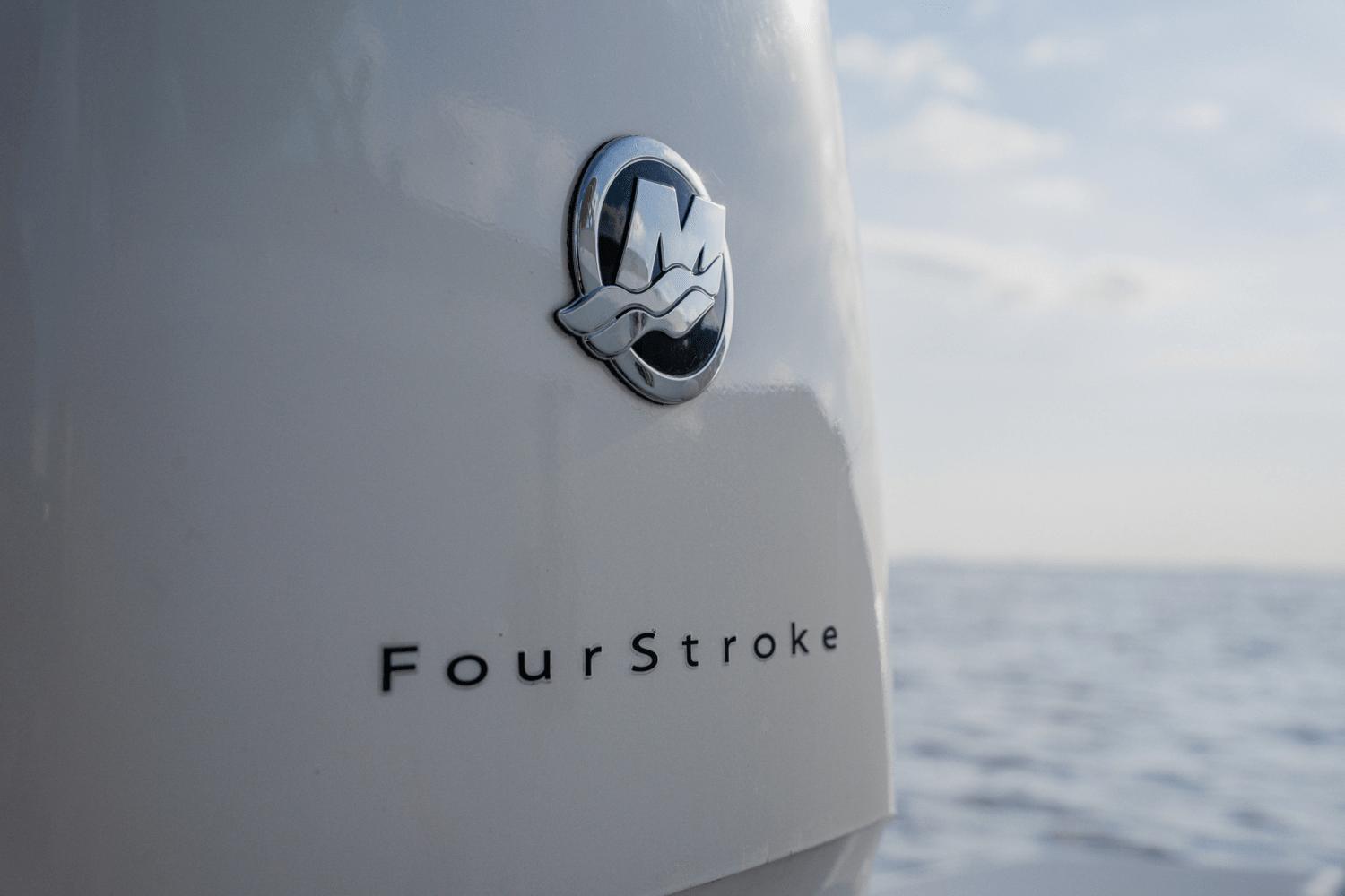 2018-boston-whaler-230-vantage-power-9687130-974429599-0-270220250938-11