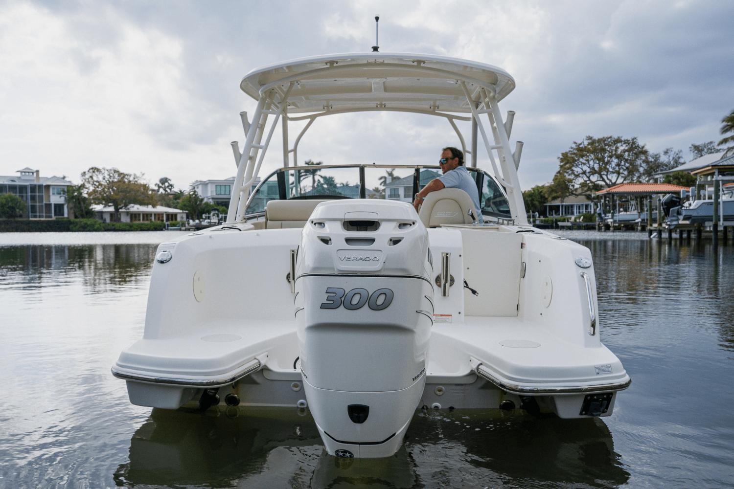 2018-boston-whaler-230-vantage-power-9687130-974429608-0-270220250938-23