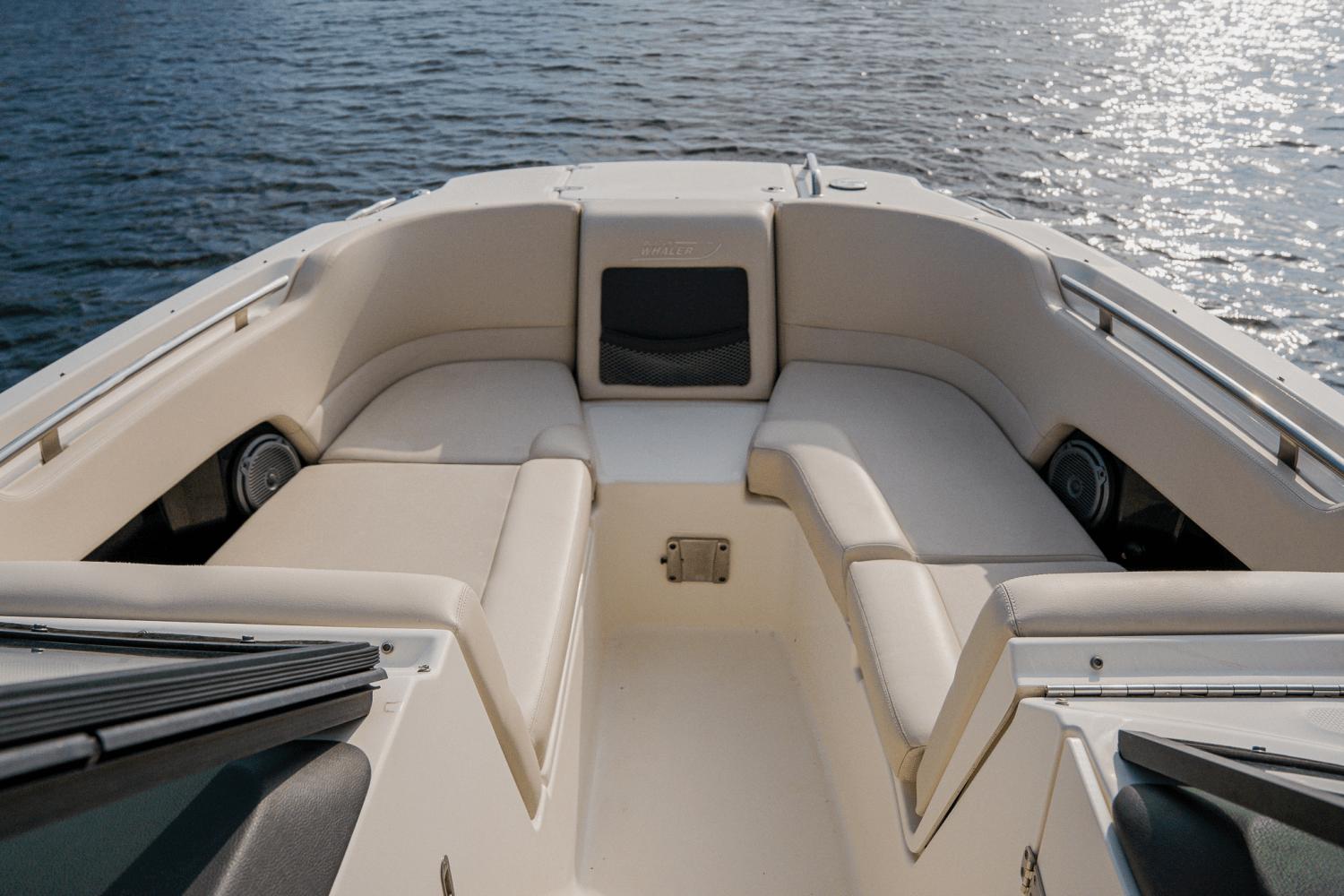 2018-boston-whaler-230-vantage-power-9687130-974429613-0-270220250938-36