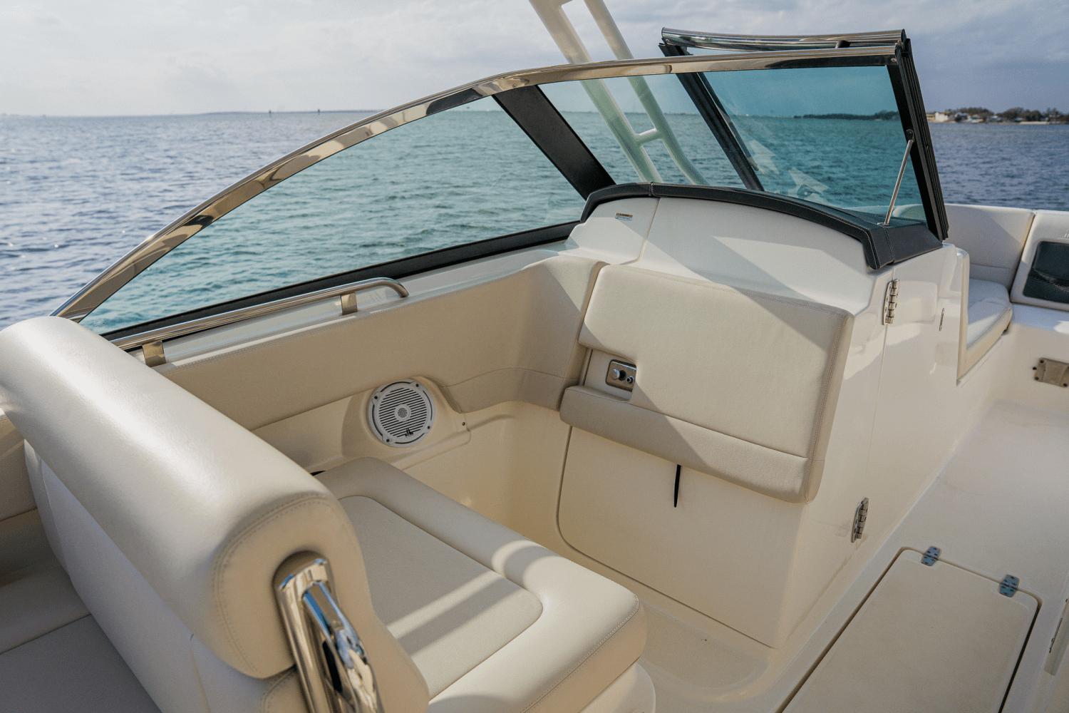 2018-boston-whaler-230-vantage-power-9687130-974429614-0-270220250939-57