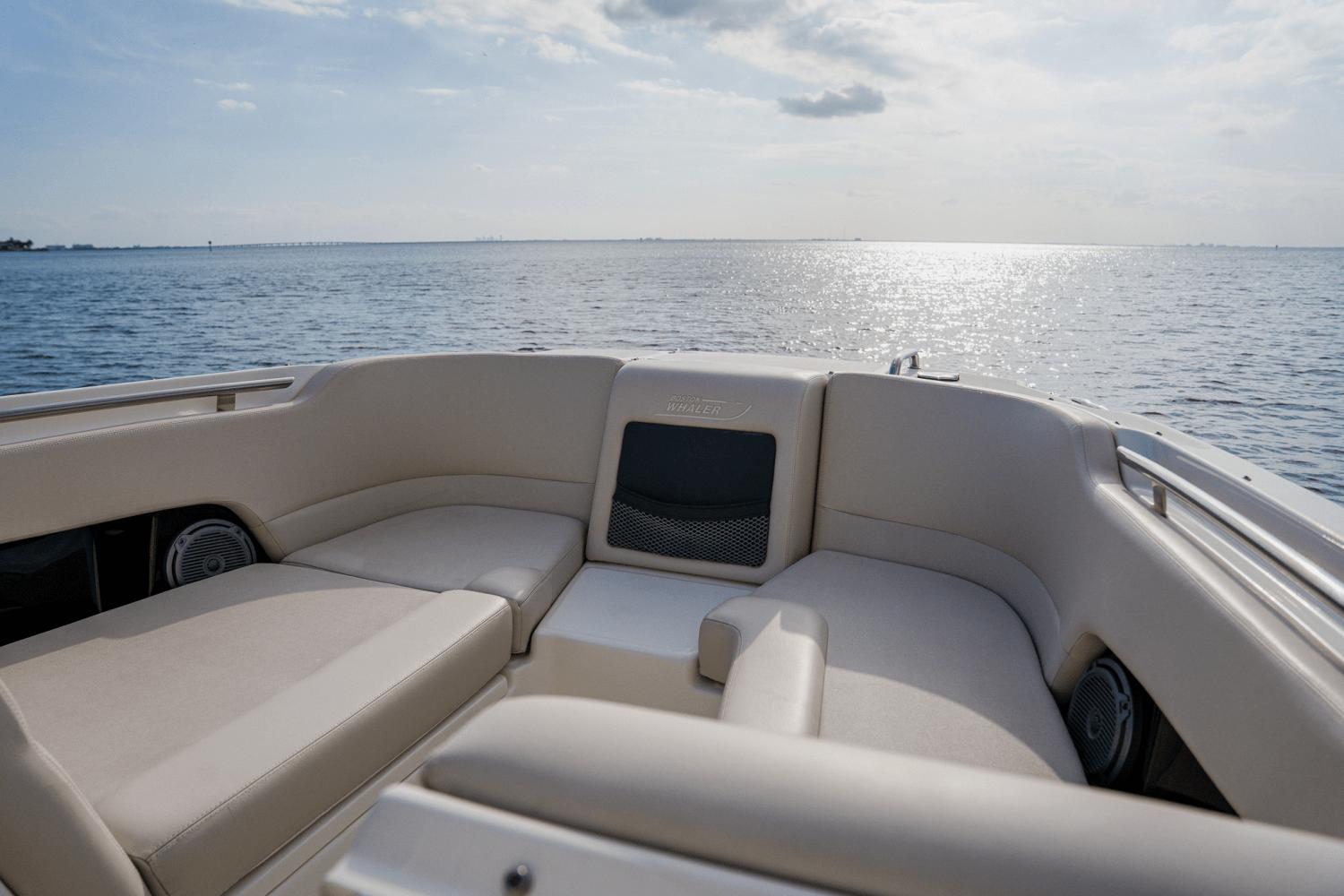 2018-boston-whaler-230-vantage-power-9687130-974429615-0-270220250938-41