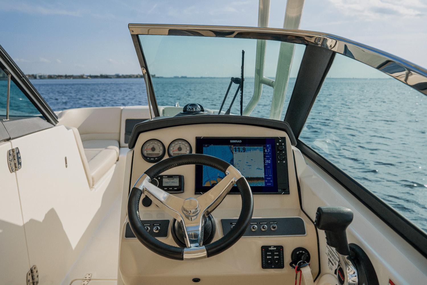 2018-boston-whaler-230-vantage-power-9687130-974429616-0-270220250938-55