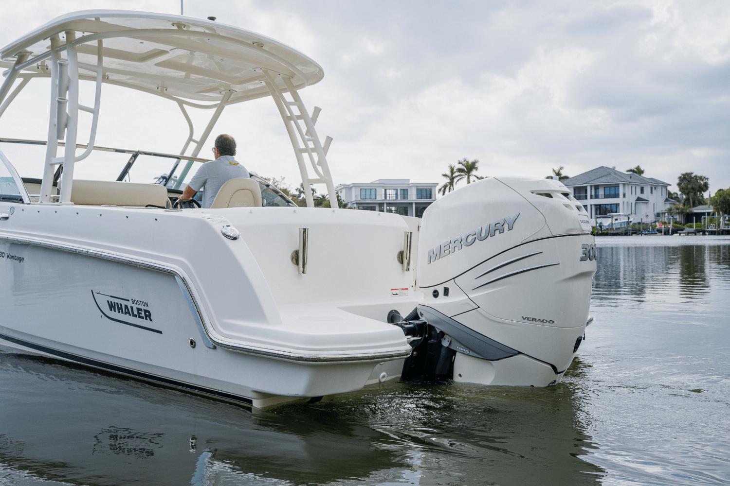 2018-boston-whaler-230-vantage-power-9687130-974429618-0-270220250938-20