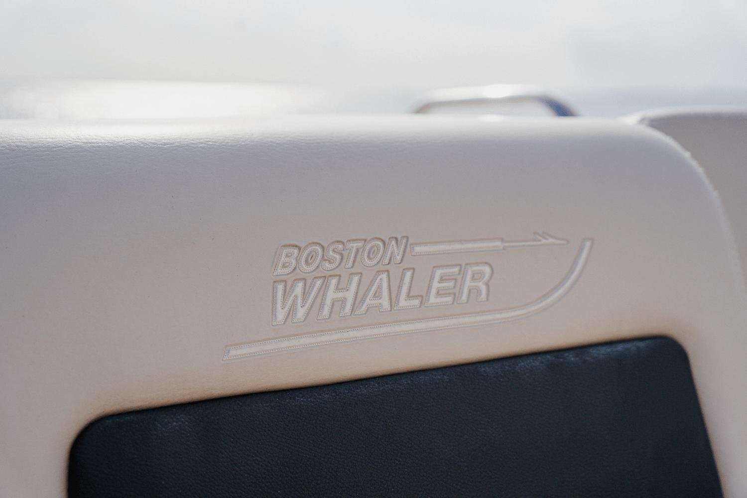 2018-boston-whaler-230-vantage-power-9687130-974429623-0-270220250938-42