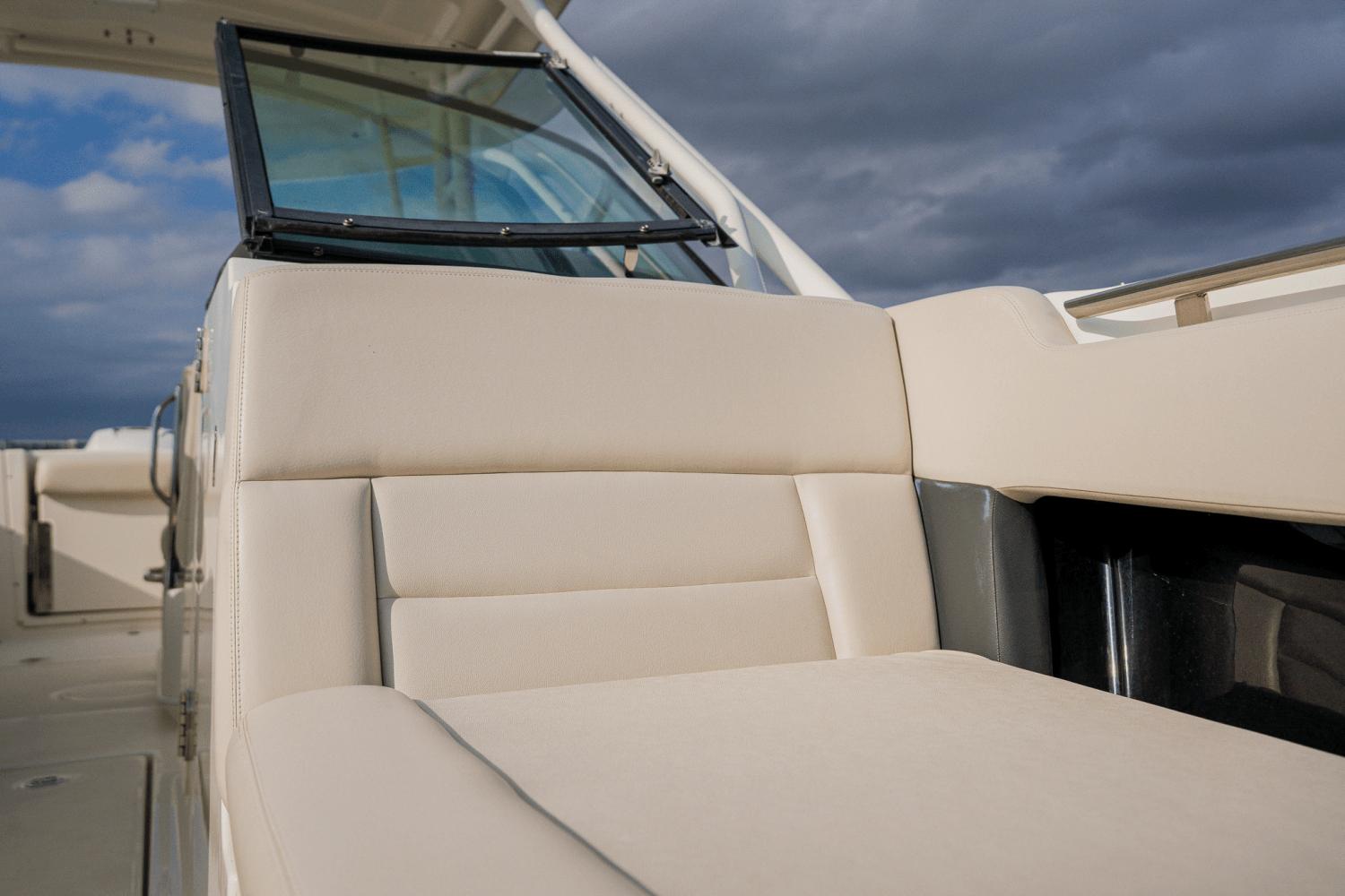 2018-boston-whaler-230-vantage-power-9687130-974429624-0-270220250938-45